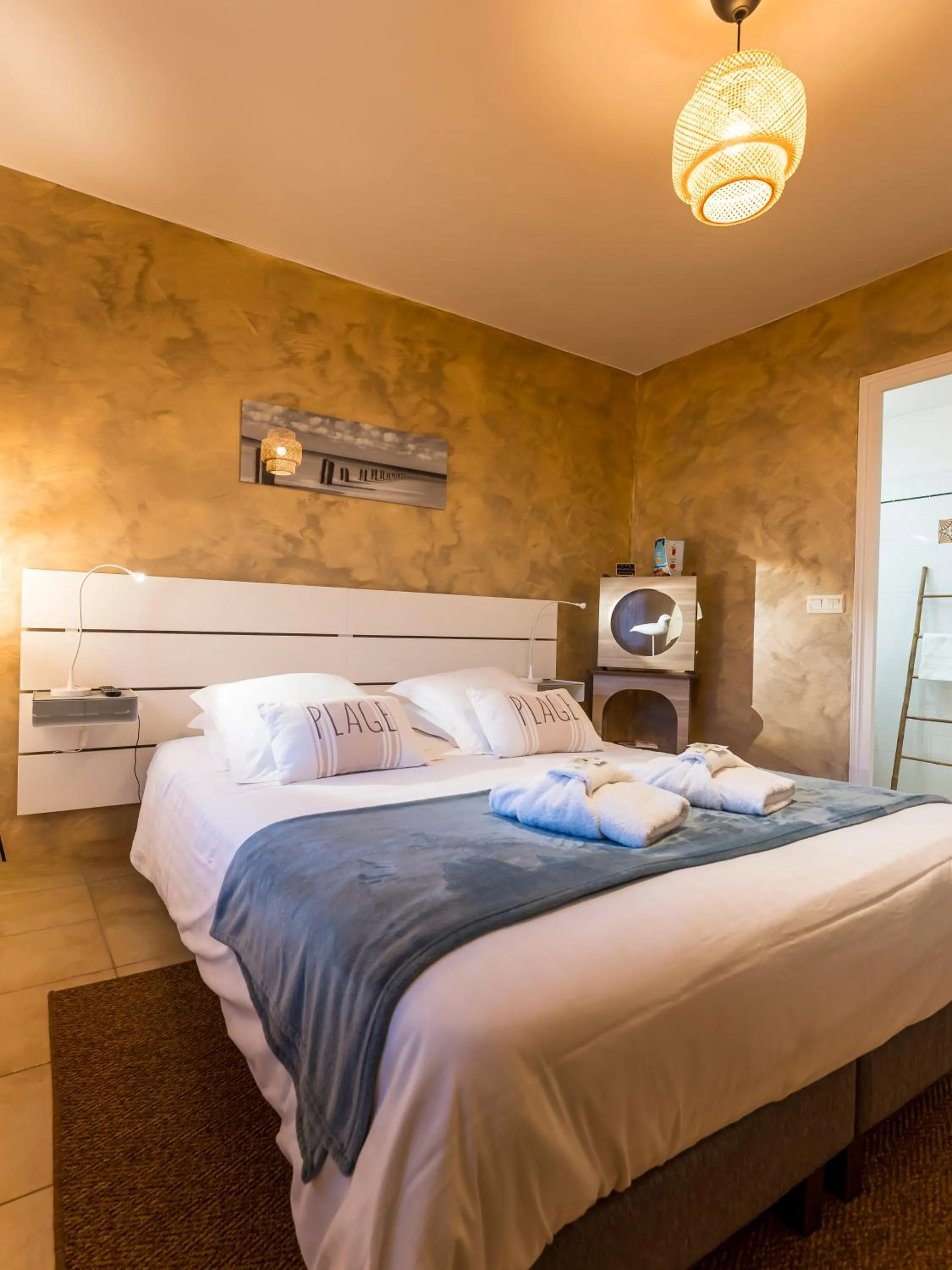 Photo of the whole room, Bed in Le Haut Pont de la Baie