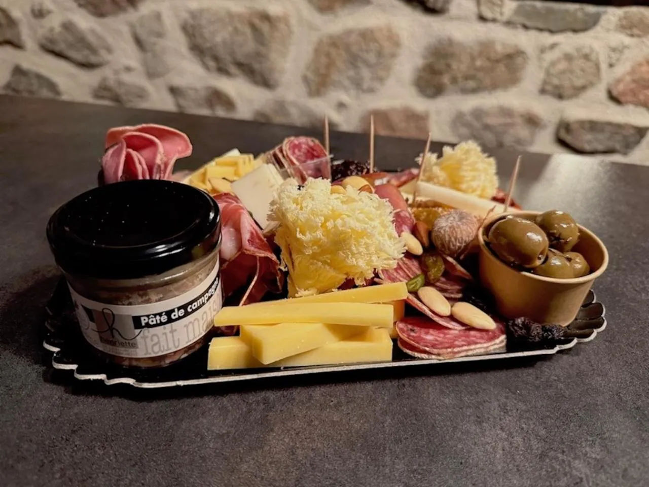 Restaurant/places to eat in Le Haut Pont de la Baie