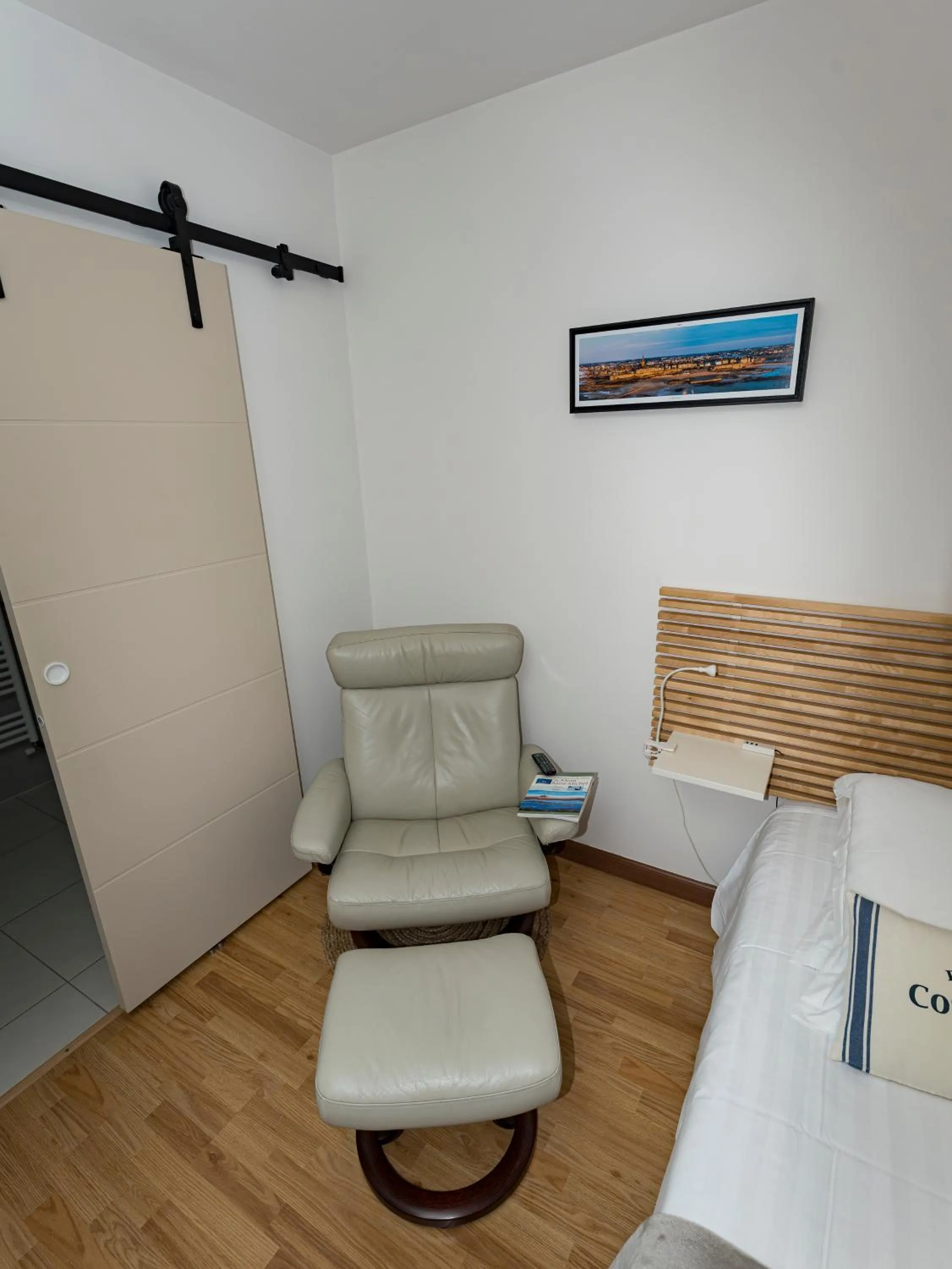 Photo of the whole room, Bed in Le Haut Pont de la Baie