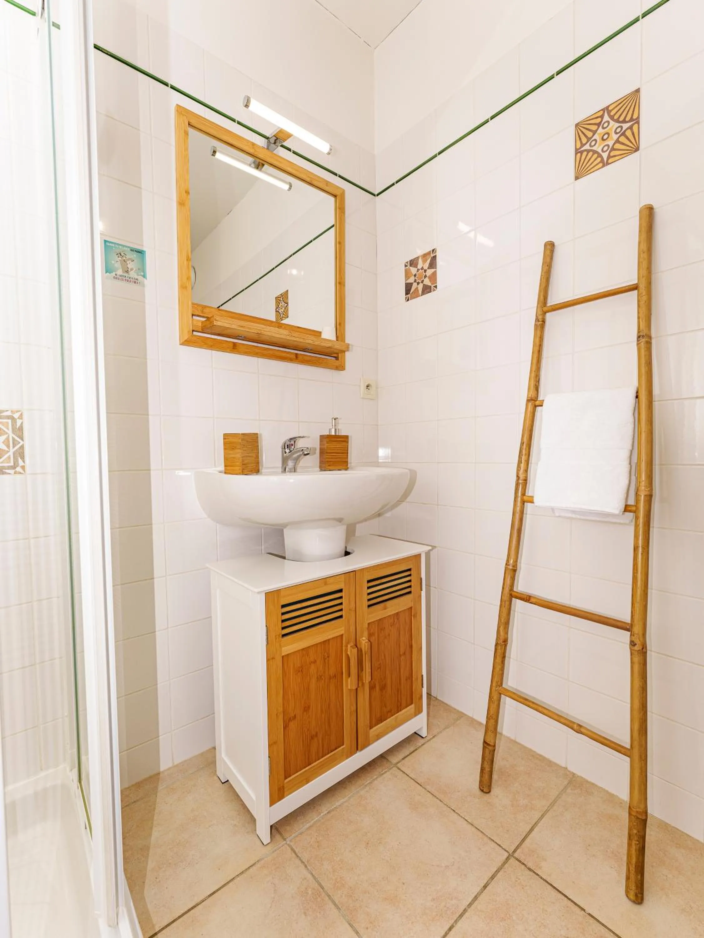 Shower in Le Haut Pont de la Baie