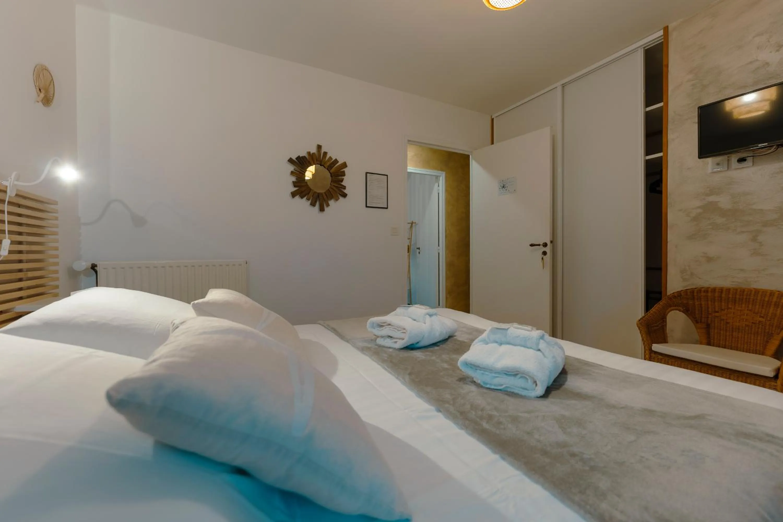 Photo of the whole room, Bed in Le Haut Pont de la Baie