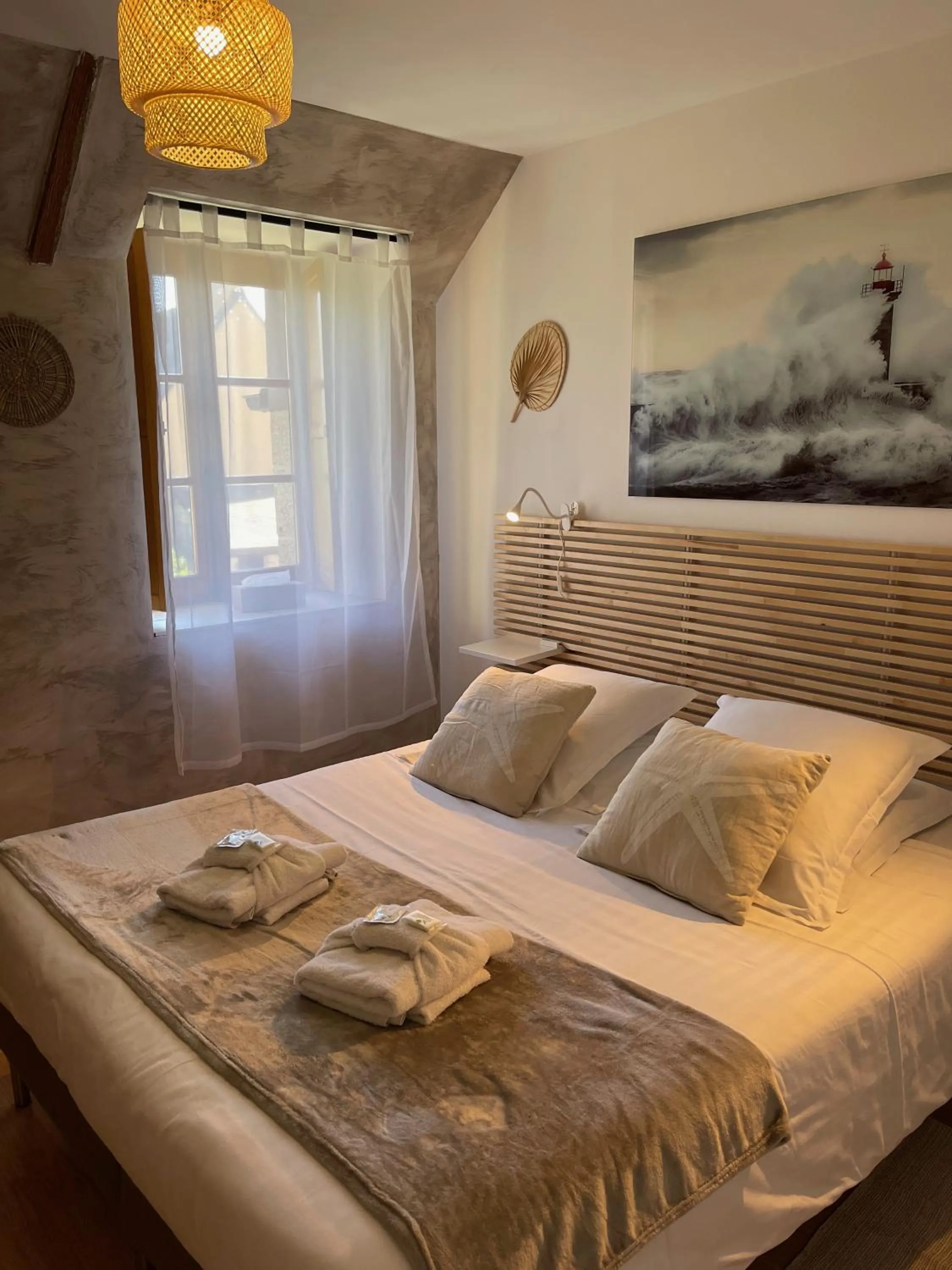 Photo of the whole room, Bed in Le Haut Pont de la Baie