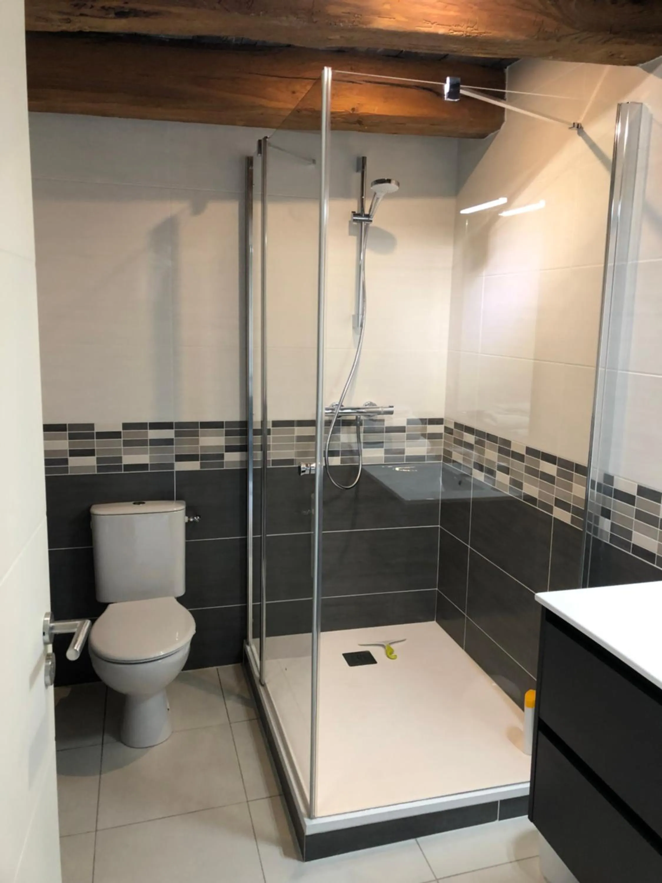 Shower in Le Haut Pont de la Baie