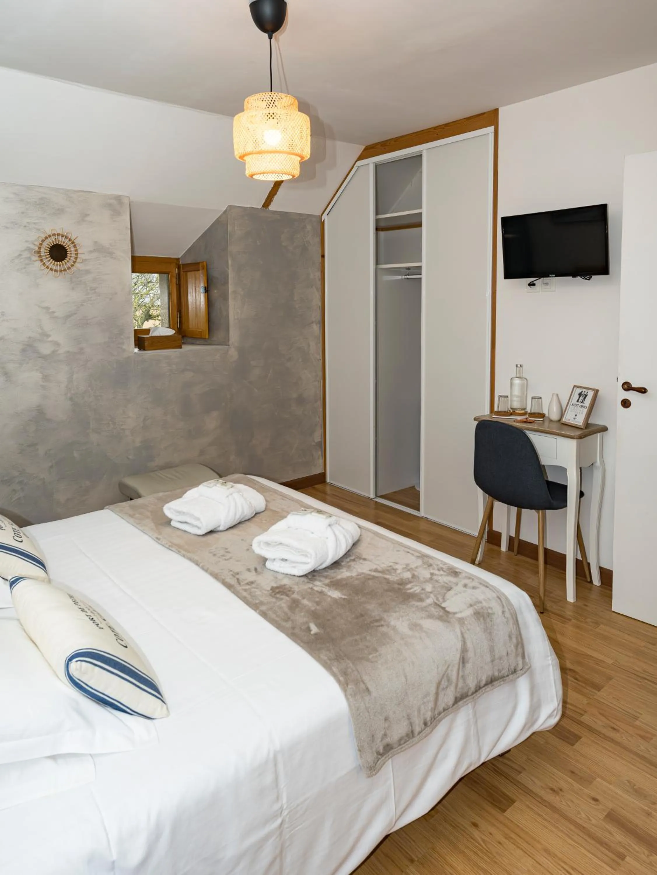 Photo of the whole room, Bed in Le Haut Pont de la Baie