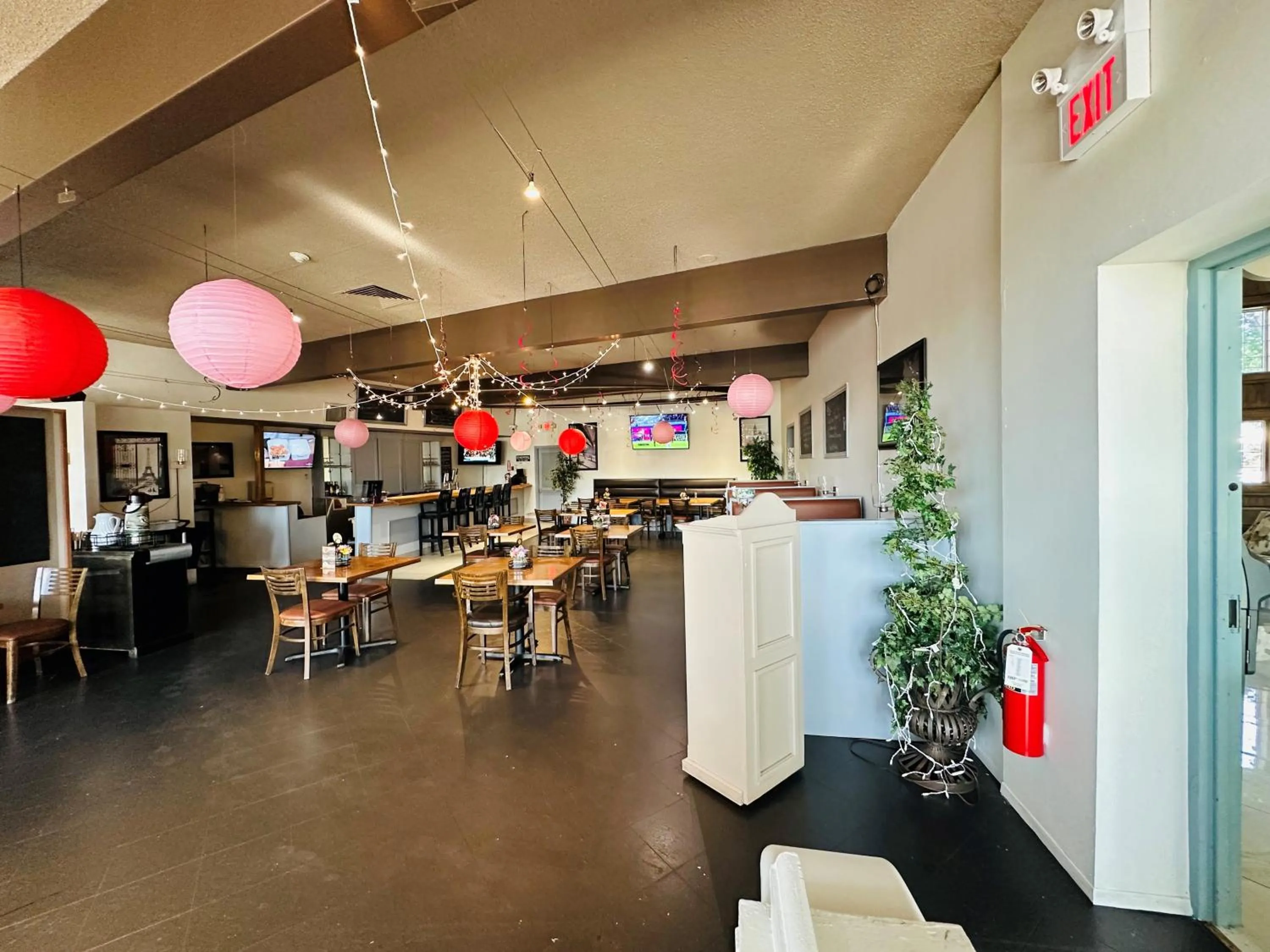 Restaurant/places to eat in Village Inn & Suites