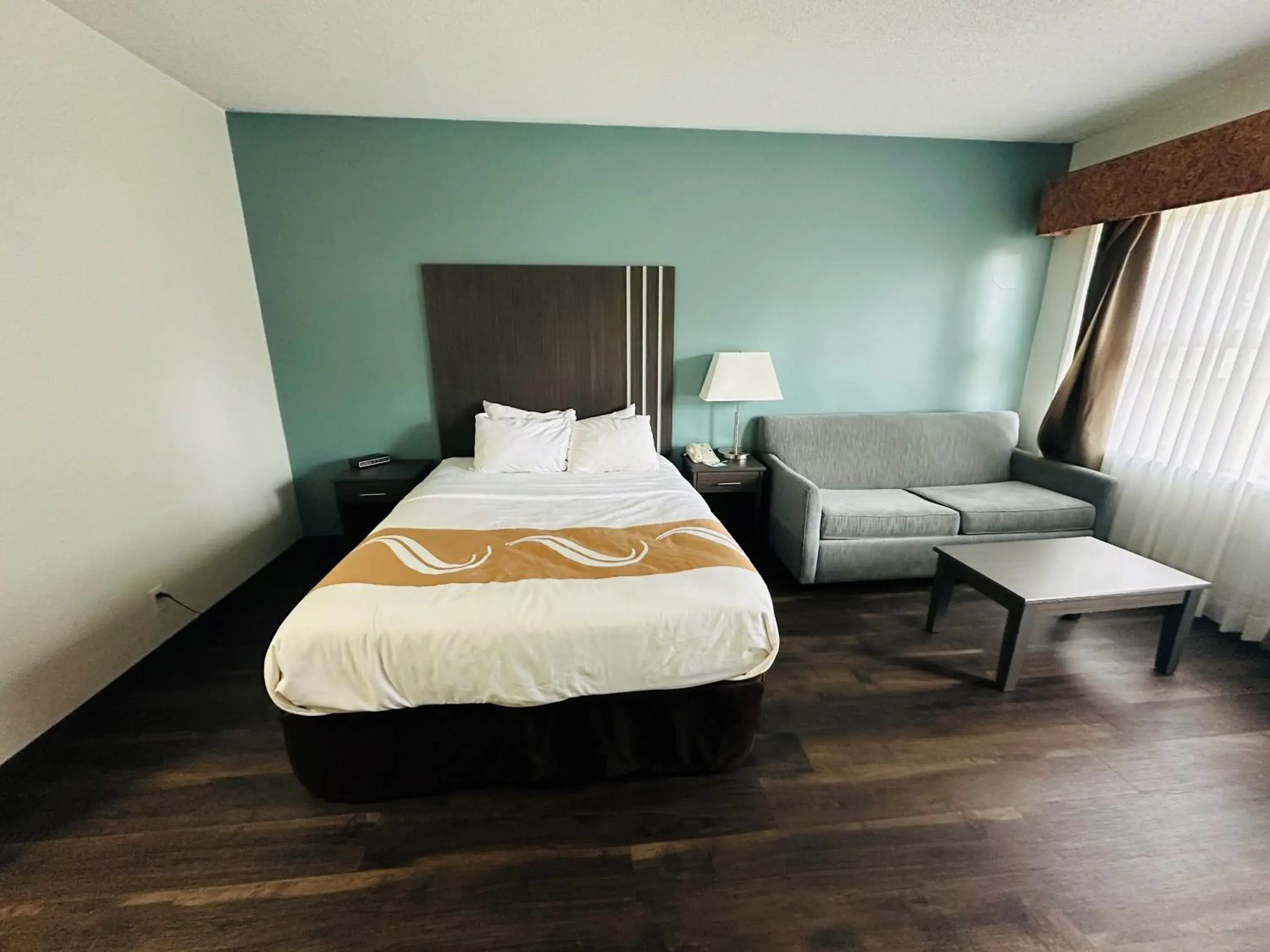 Queen Room - Non-Smoking in Quality Inn Queen Room - Non-Smoking in Quality Inn