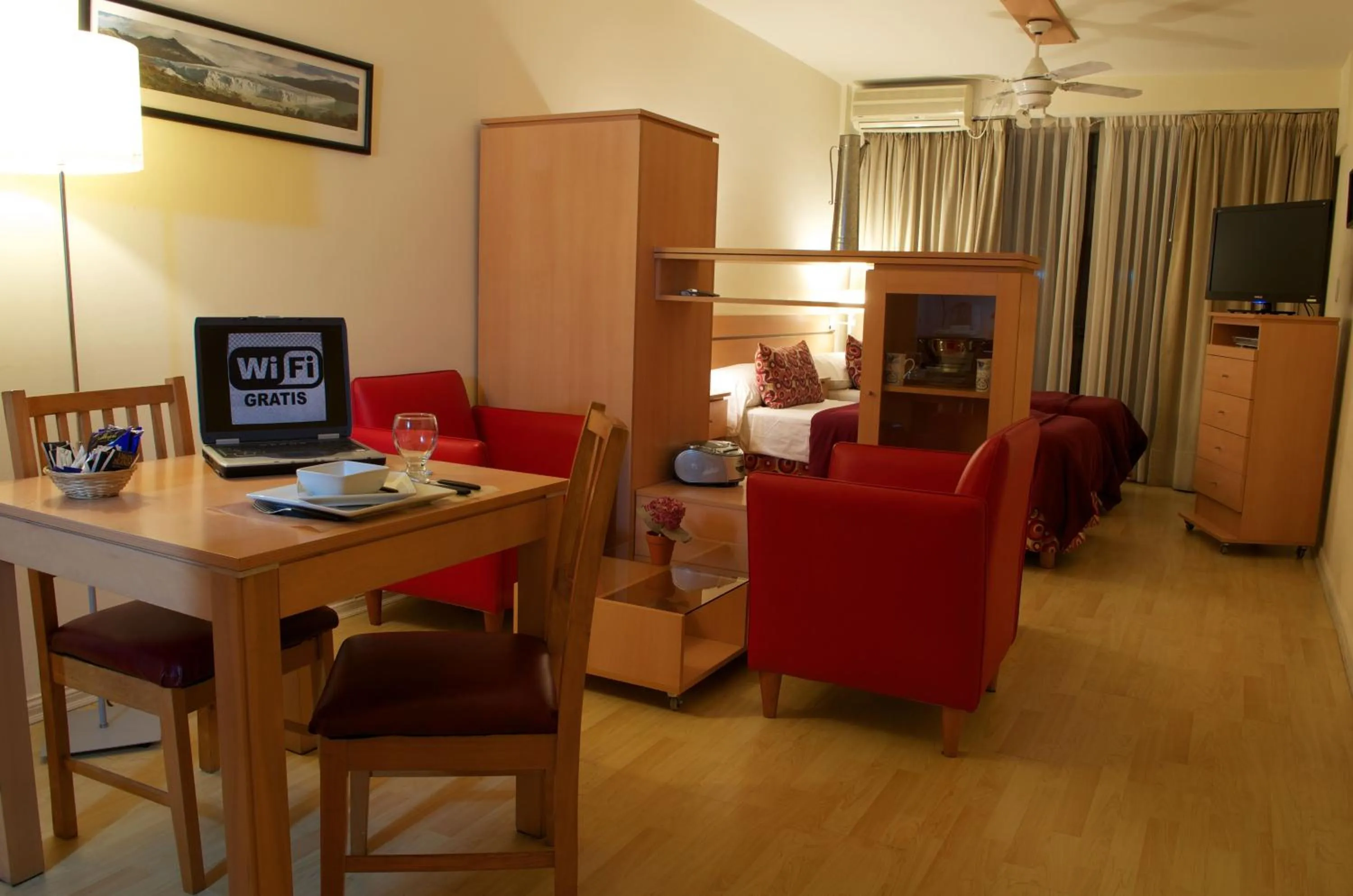 Photo of the whole room in Apart San Diego Recoleta