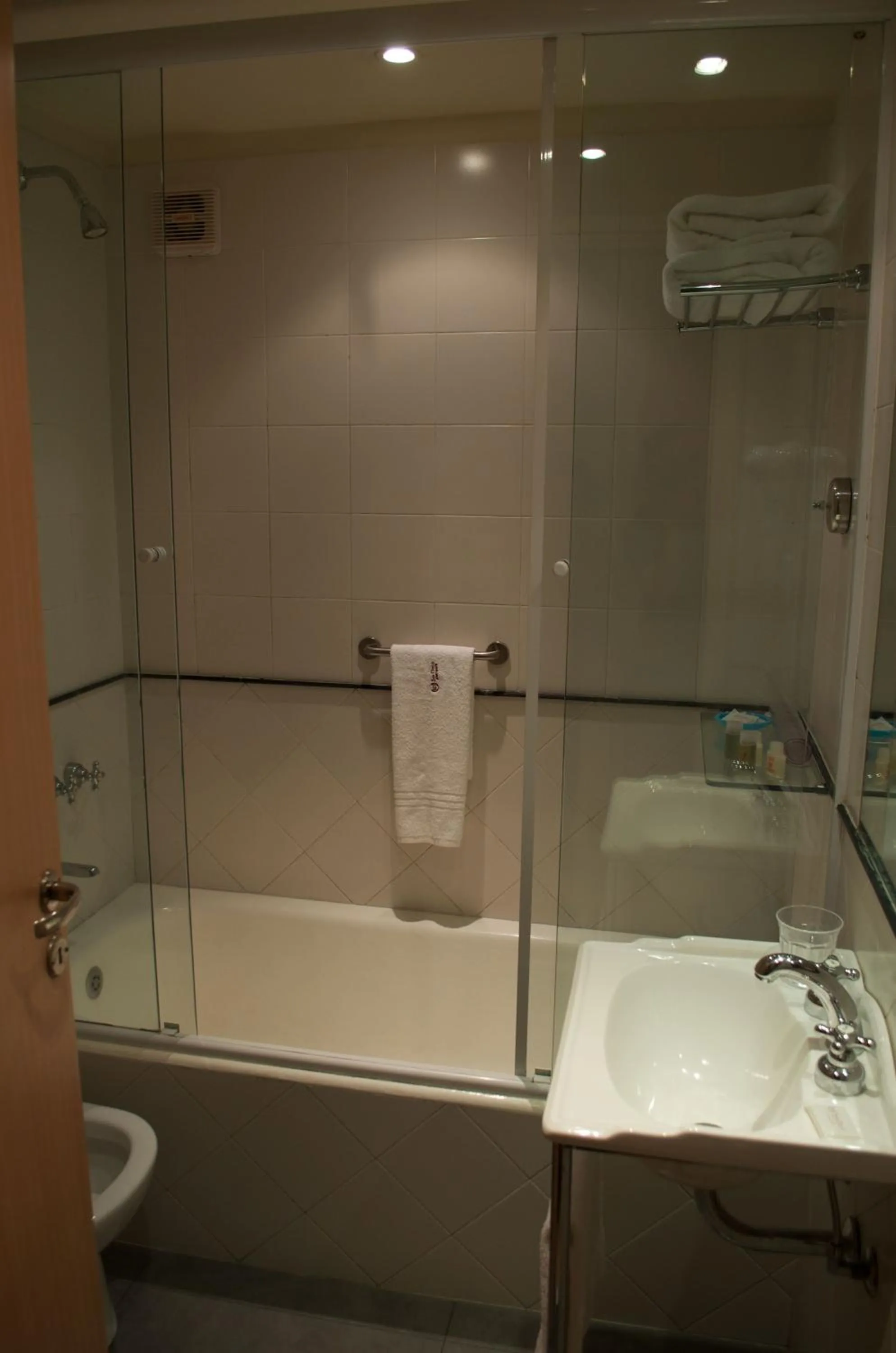 Bathroom in Apart San Diego Recoleta