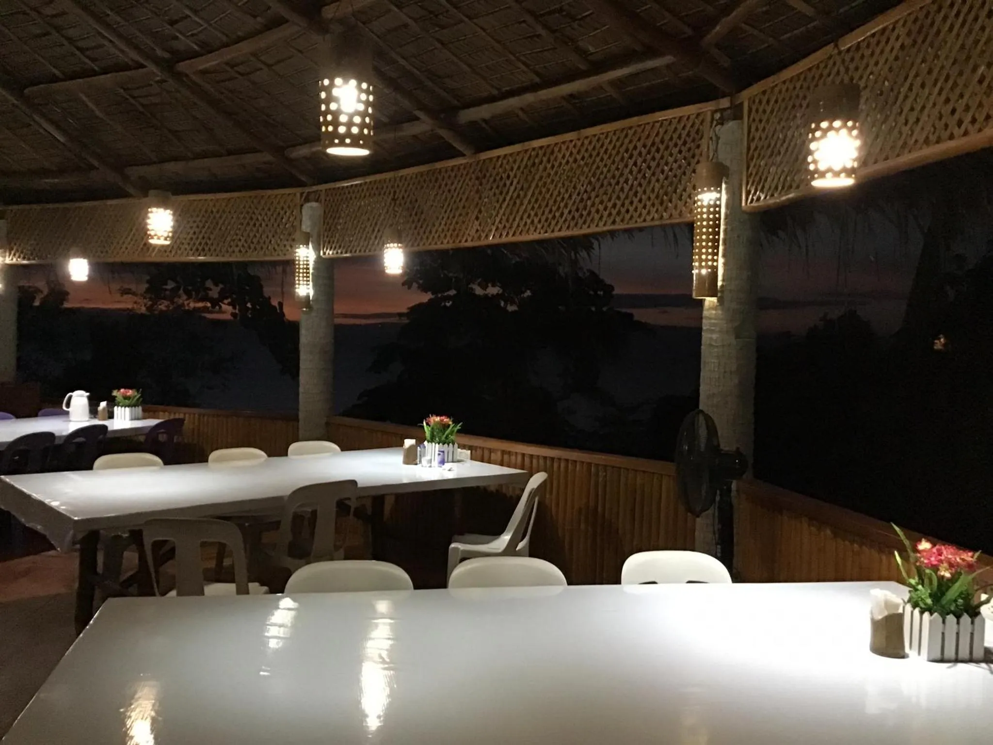 Restaurant/places to eat in Cuestas Beach Resort and Restaurant
