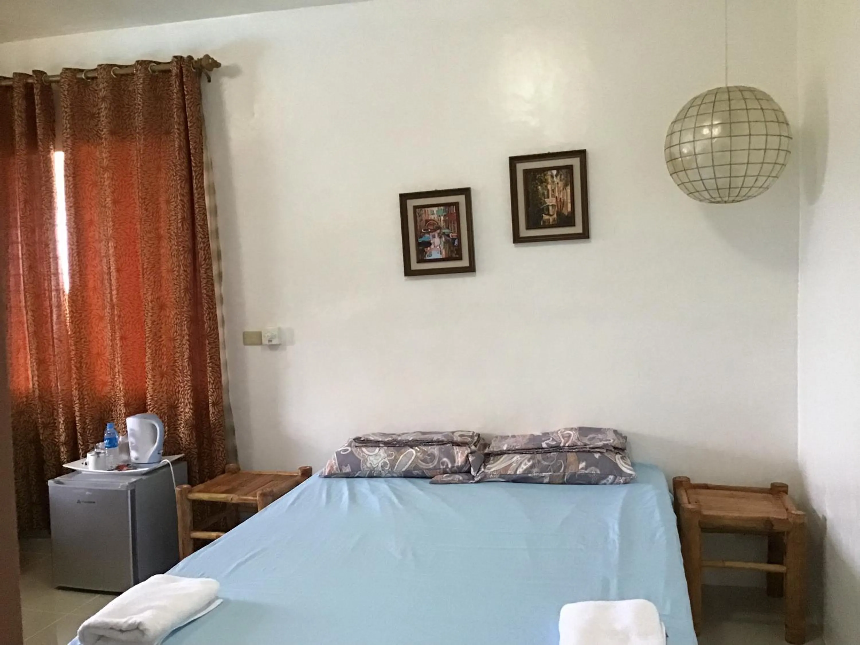 Bed in Cuestas Beach Resort and Restaurant