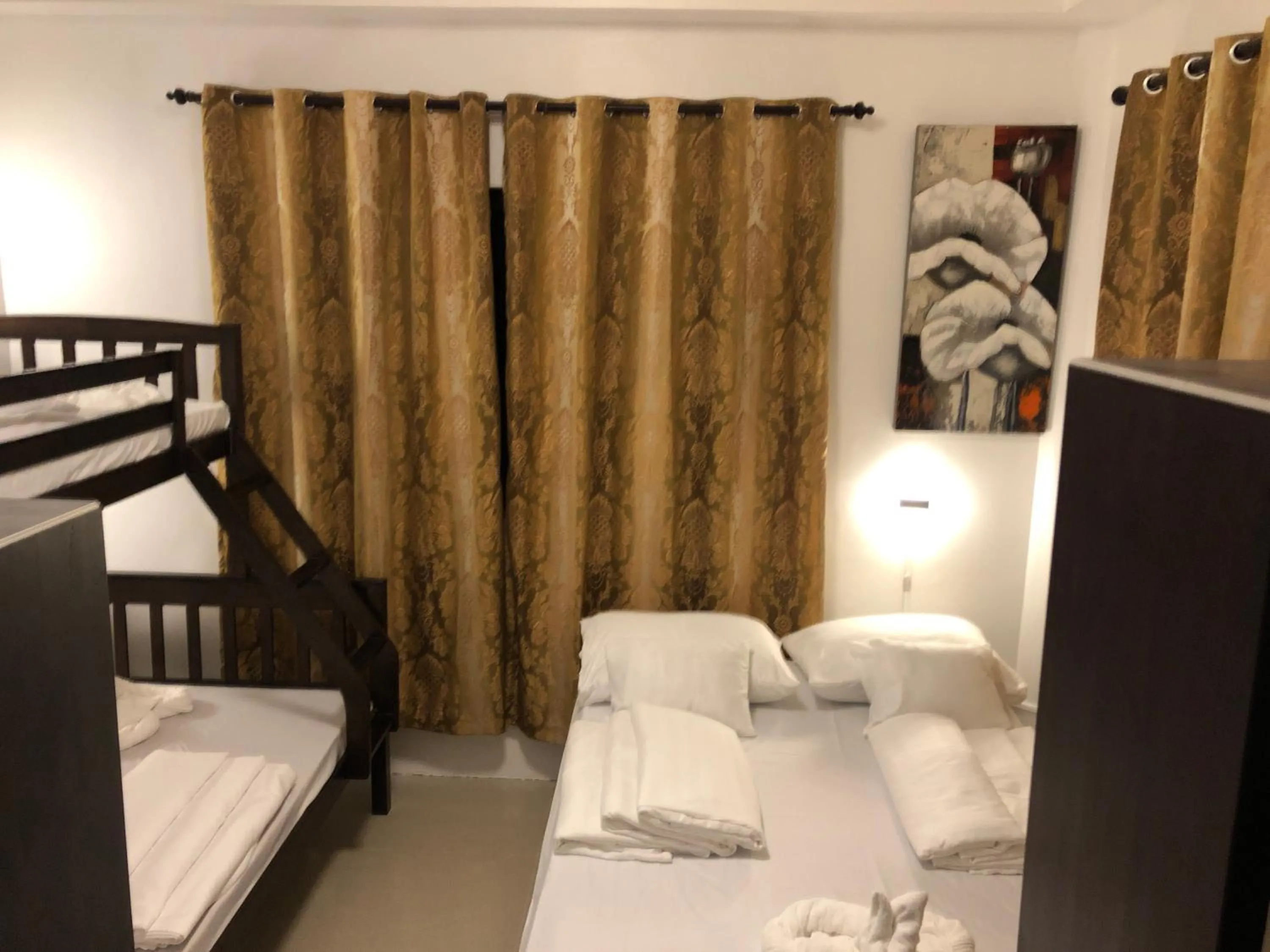 Bed in Cuestas Beach Resort and Restaurant