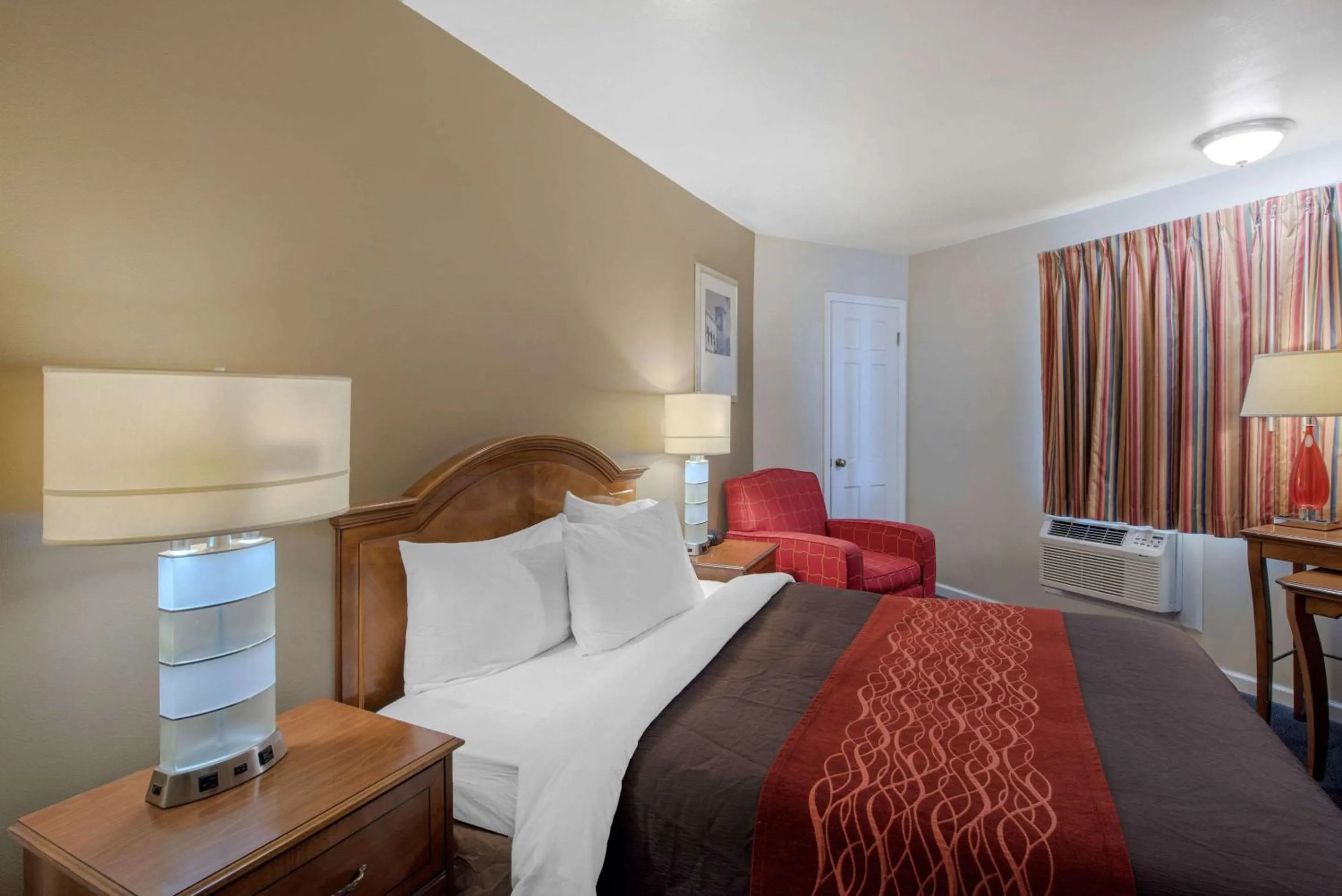 Photo of the whole room in Abode