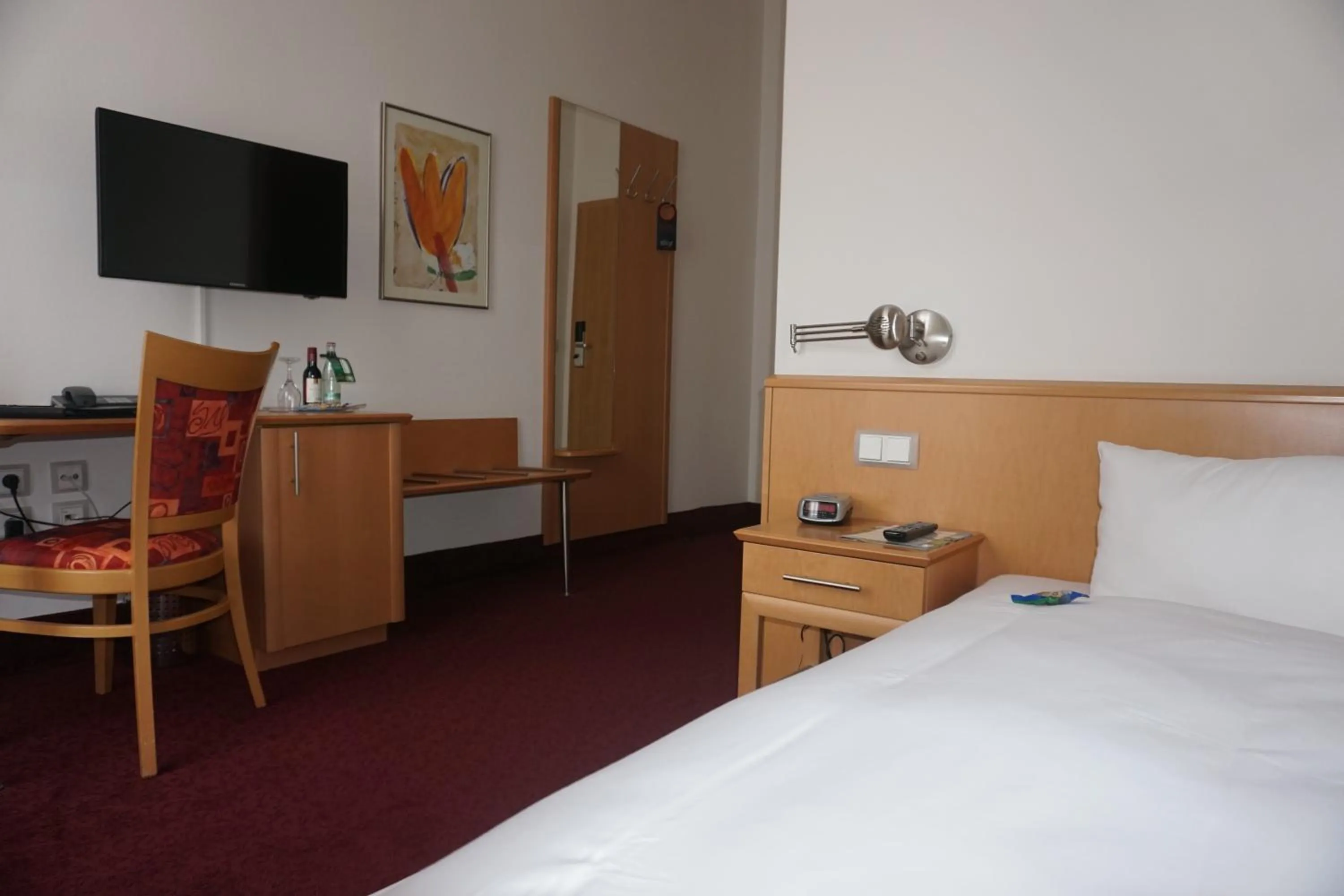 Photo of the whole room, Bed in Hotel Am Schloss Aurich