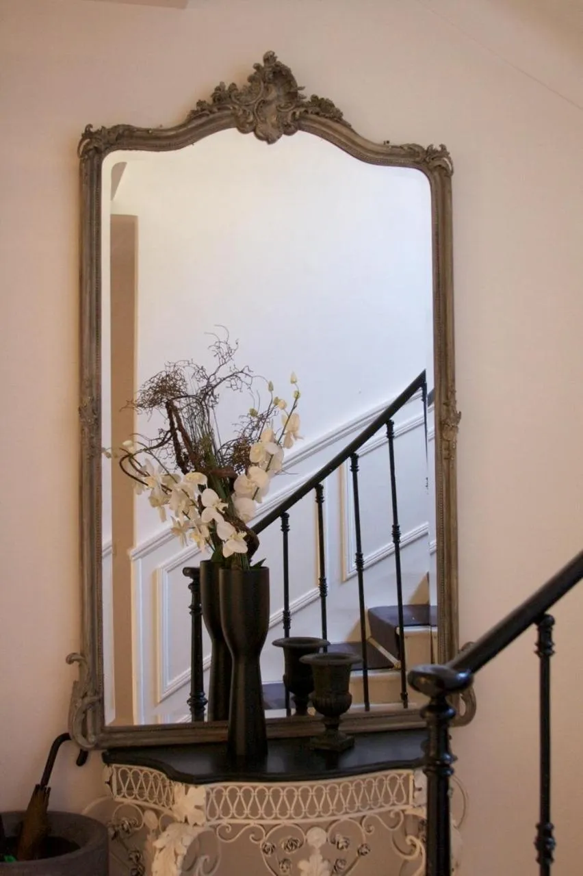 Decorative detail in Hotel De Monaco