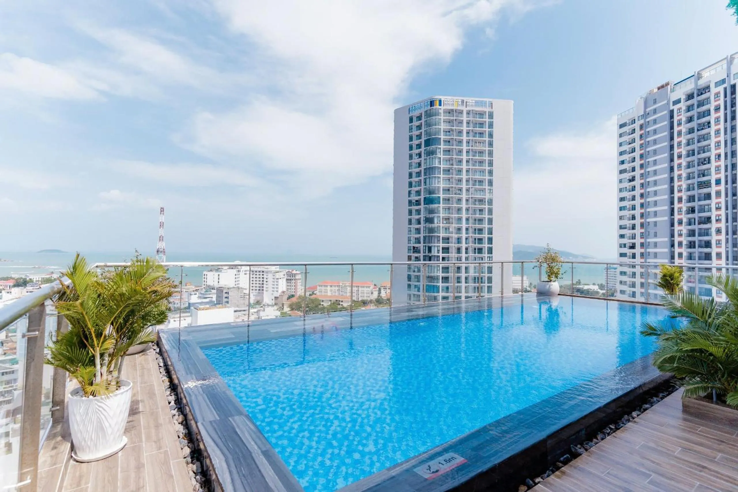 Swimming pool in ARECA HOTEL NHA TRANG