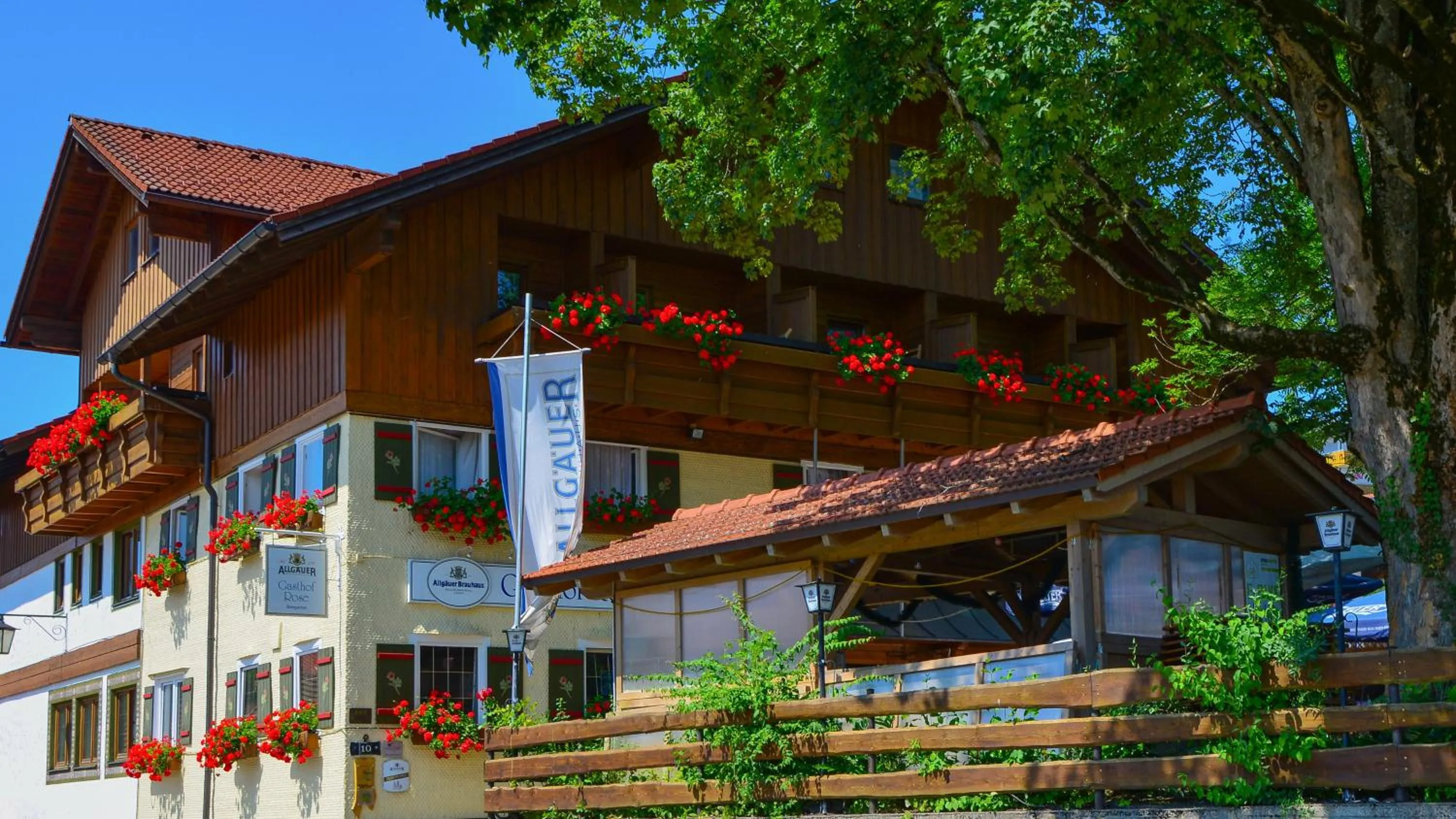 Property building in Hotel Gasthof Rose