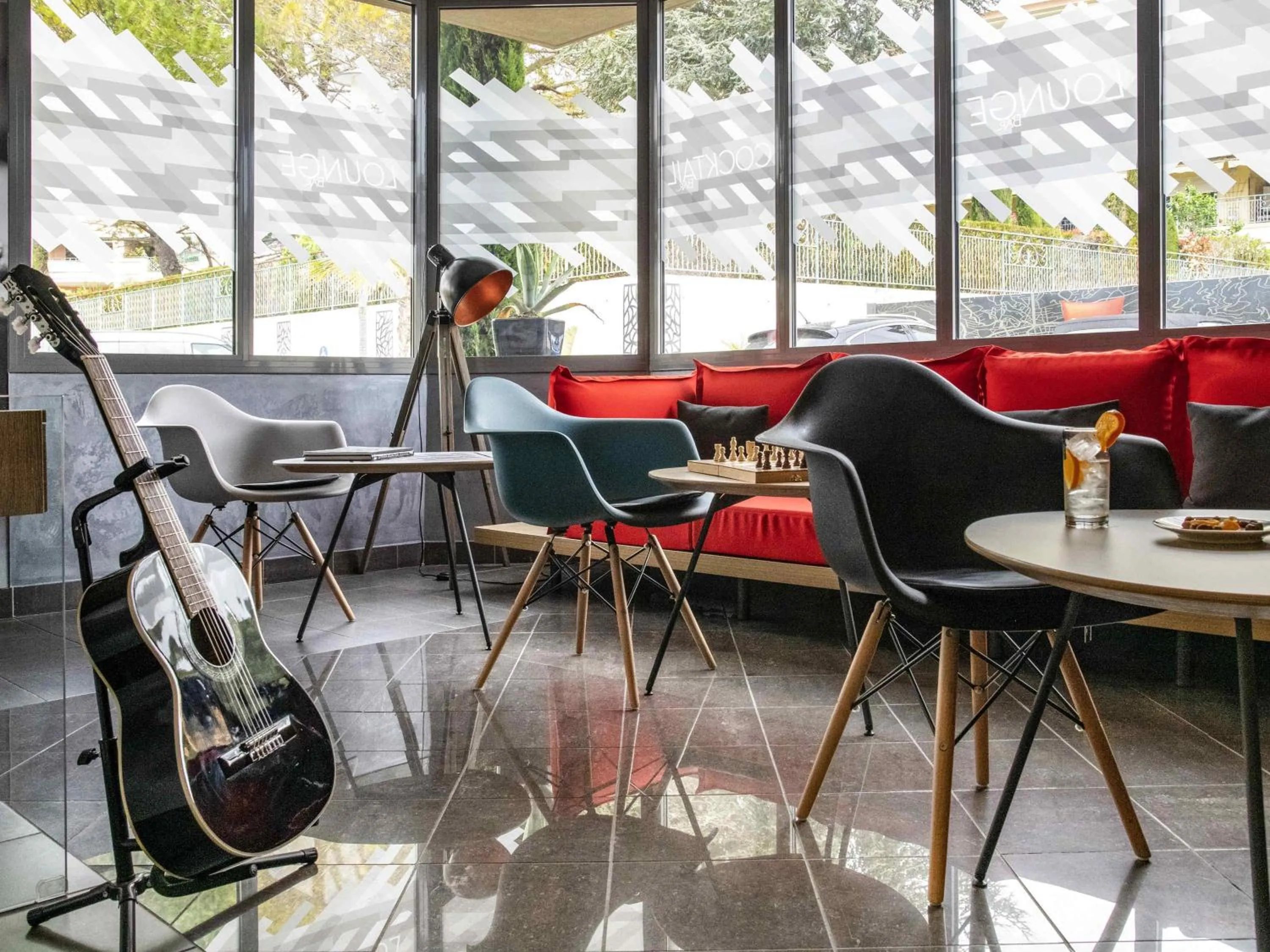 Property building in IBIS Cannes Mouans Sartoux Piscine parking gratuit