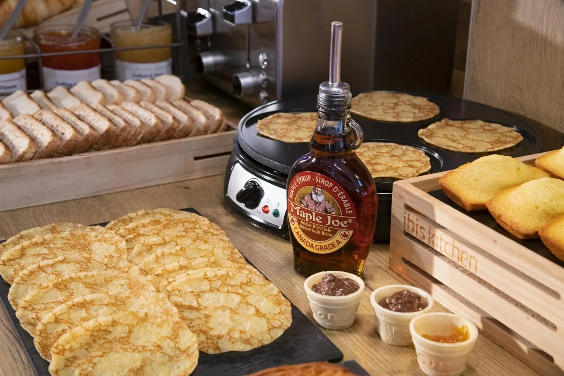 Continental breakfast in IBIS Cannes Mouans Sartoux Piscine parking gratuit