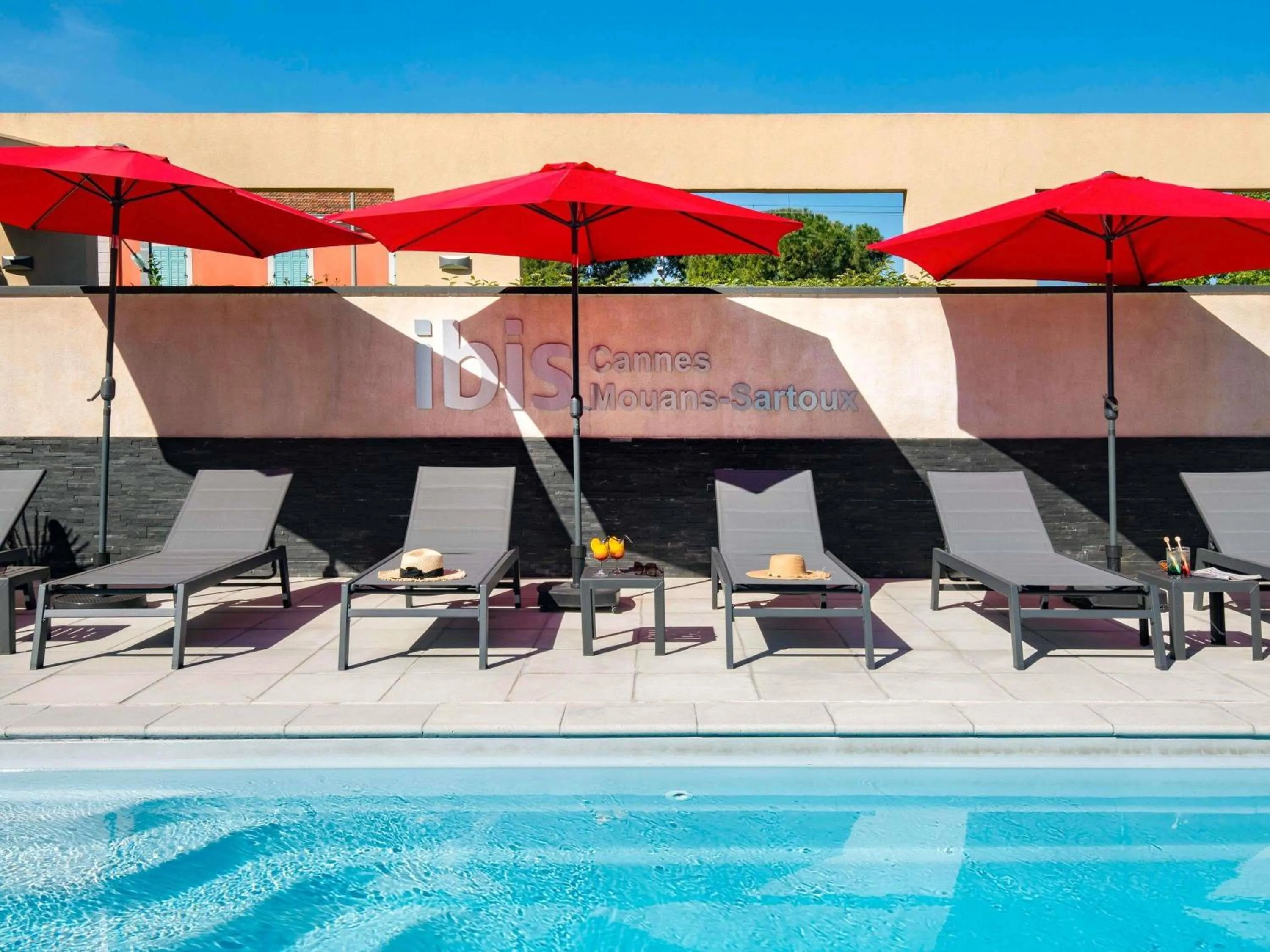 IBIS Cannes Mouans Sartoux Piscine parking gratuit
