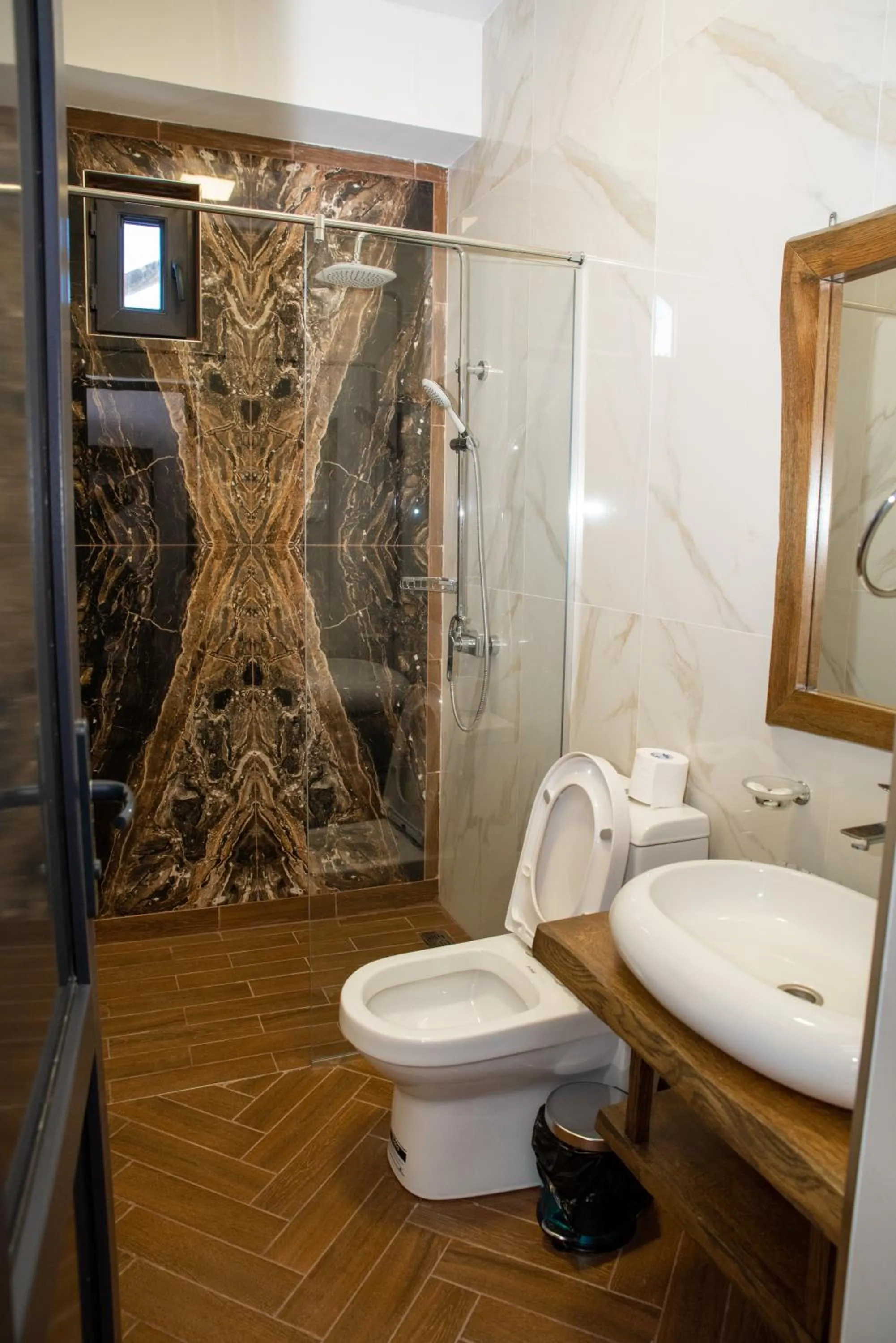 Shower in Khoreayi Dzor