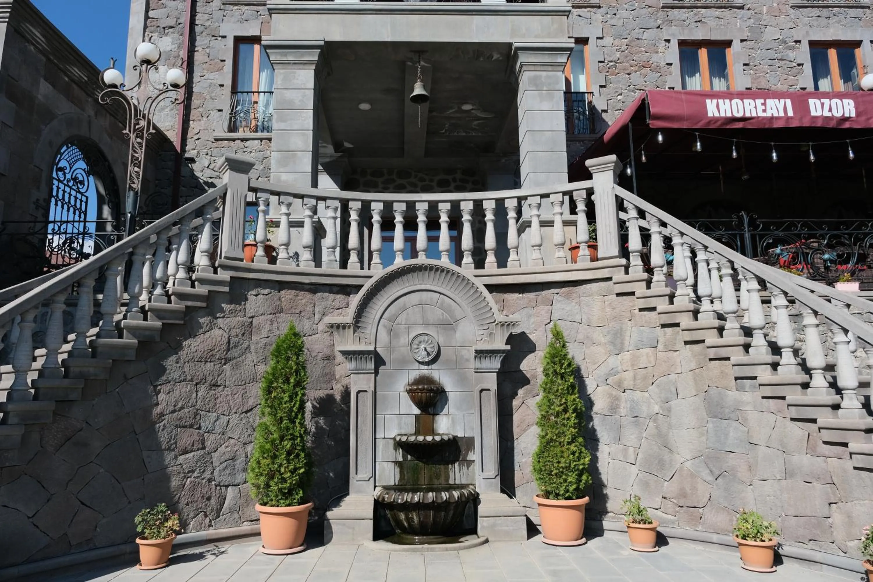 Property building in Khoreayi Dzor