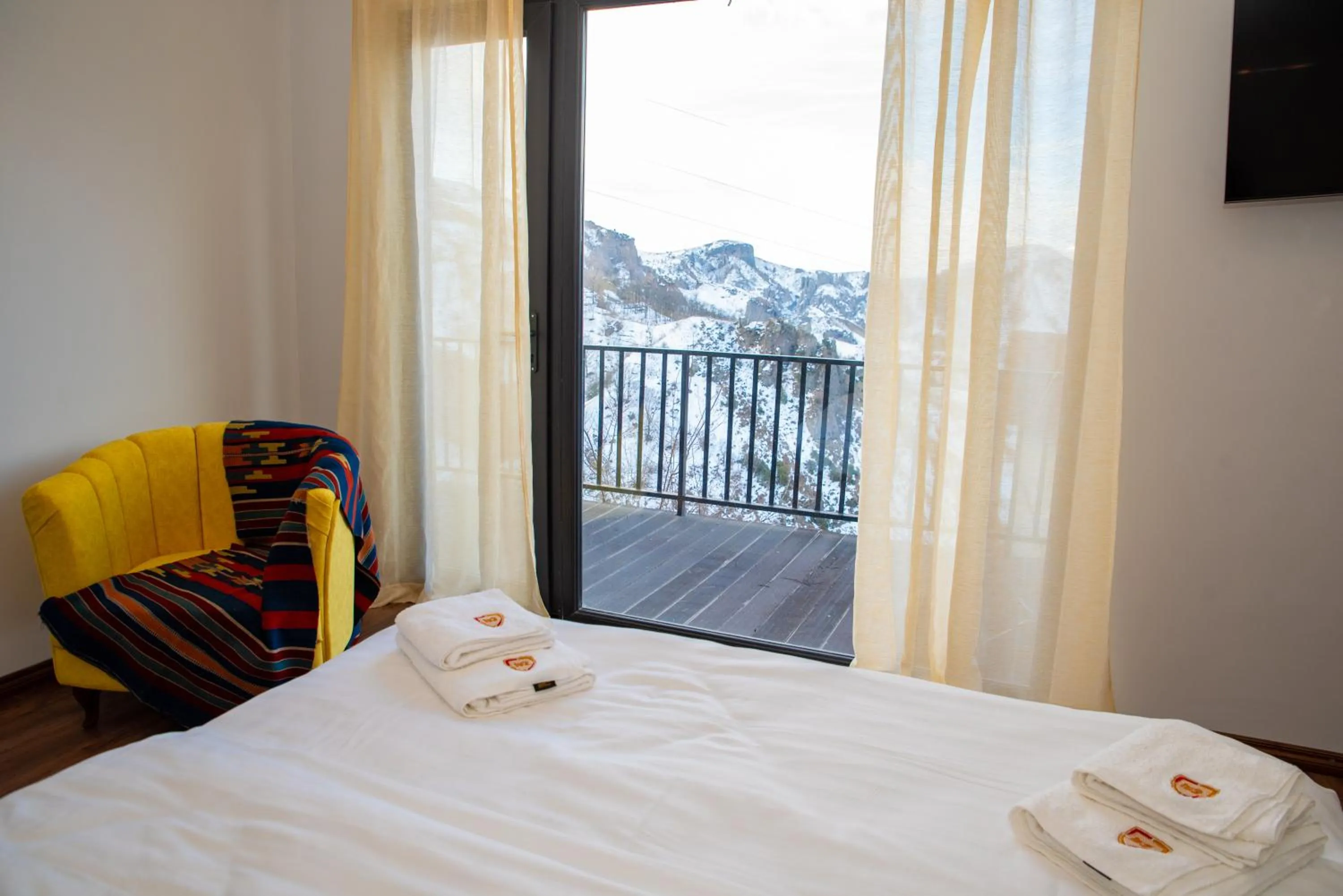 Photo of the whole room, Bed in Khoreayi Dzor