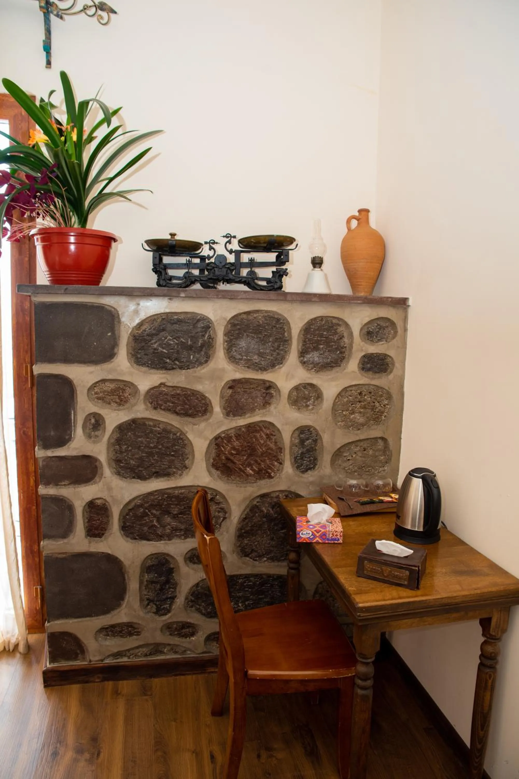 Photo of the whole room in Khoreayi Dzor