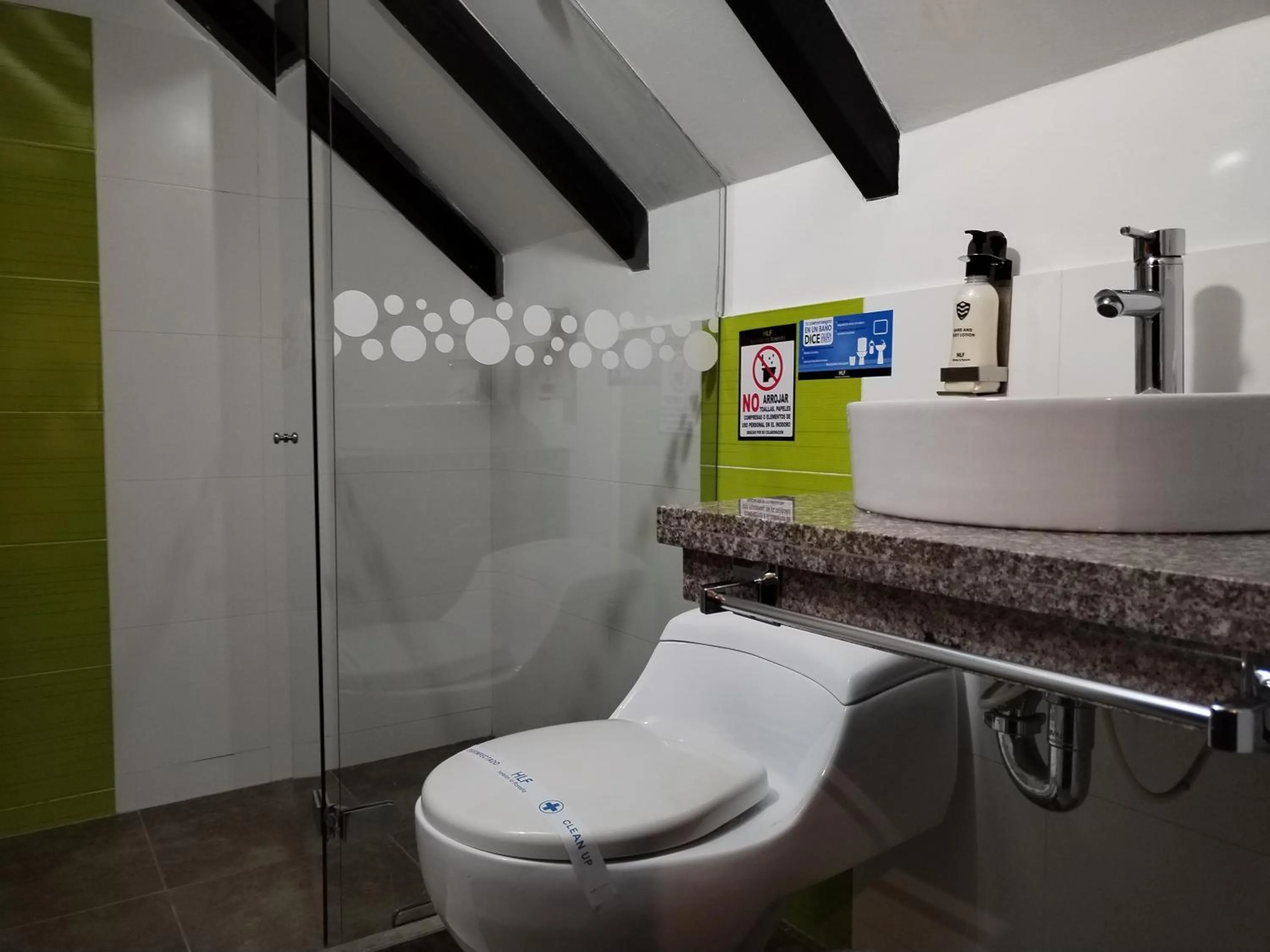 Shower in Santa Maria de Leyva hotel boutique