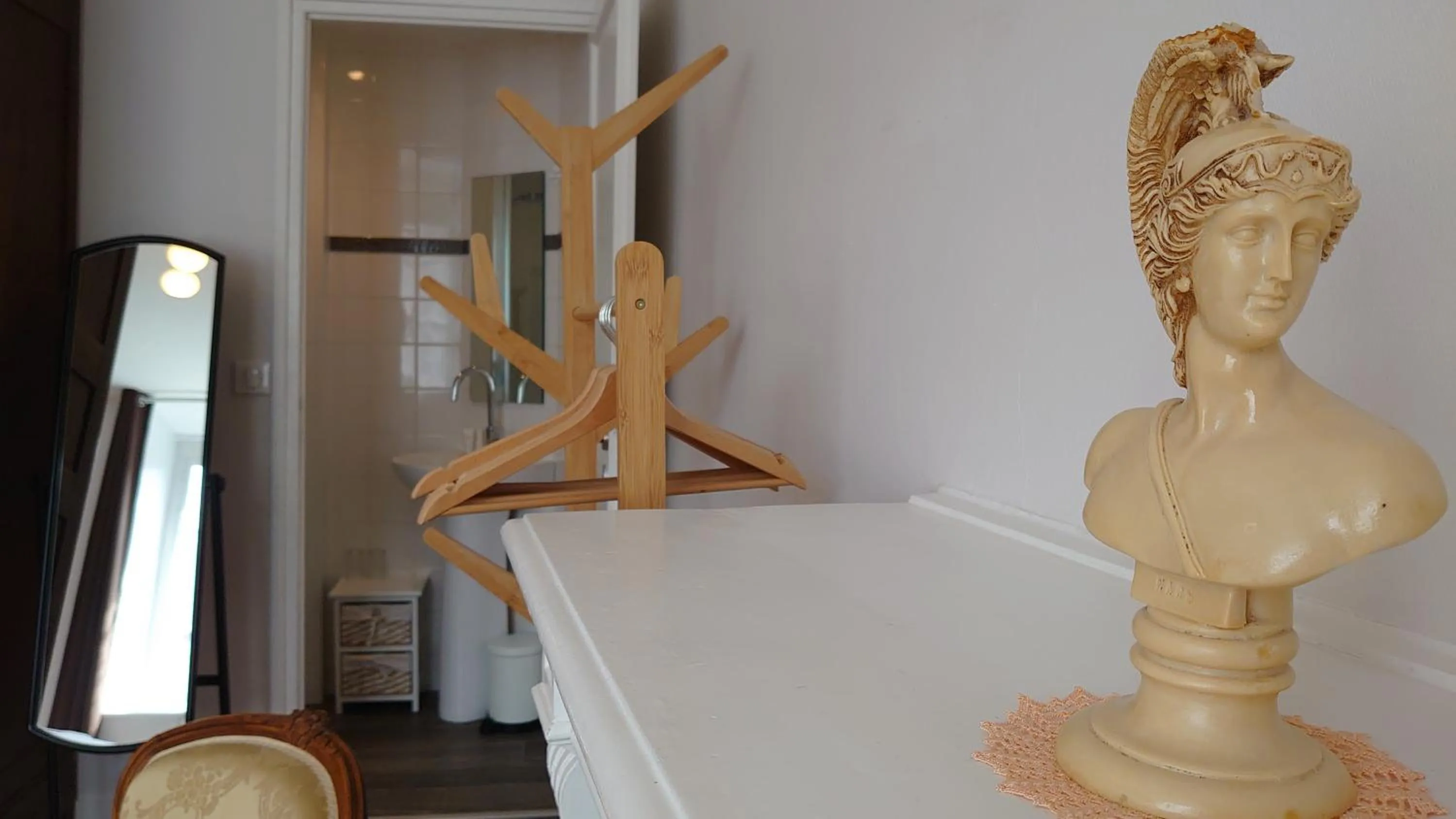 Bathroom in La Maison Serrurier - Chambres d’hôtes