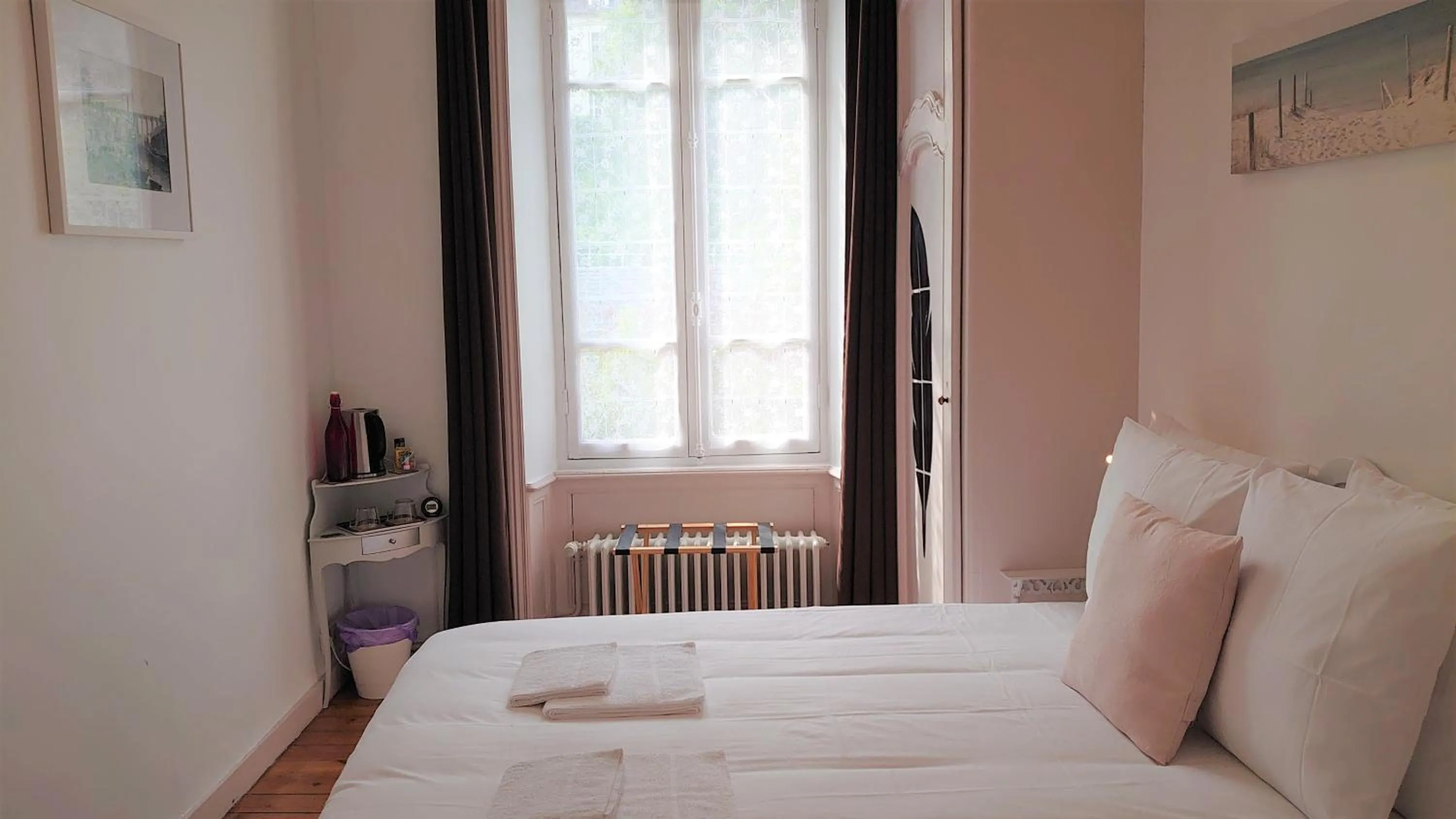 Bed in La Maison Serrurier - Chambres d’hôtes