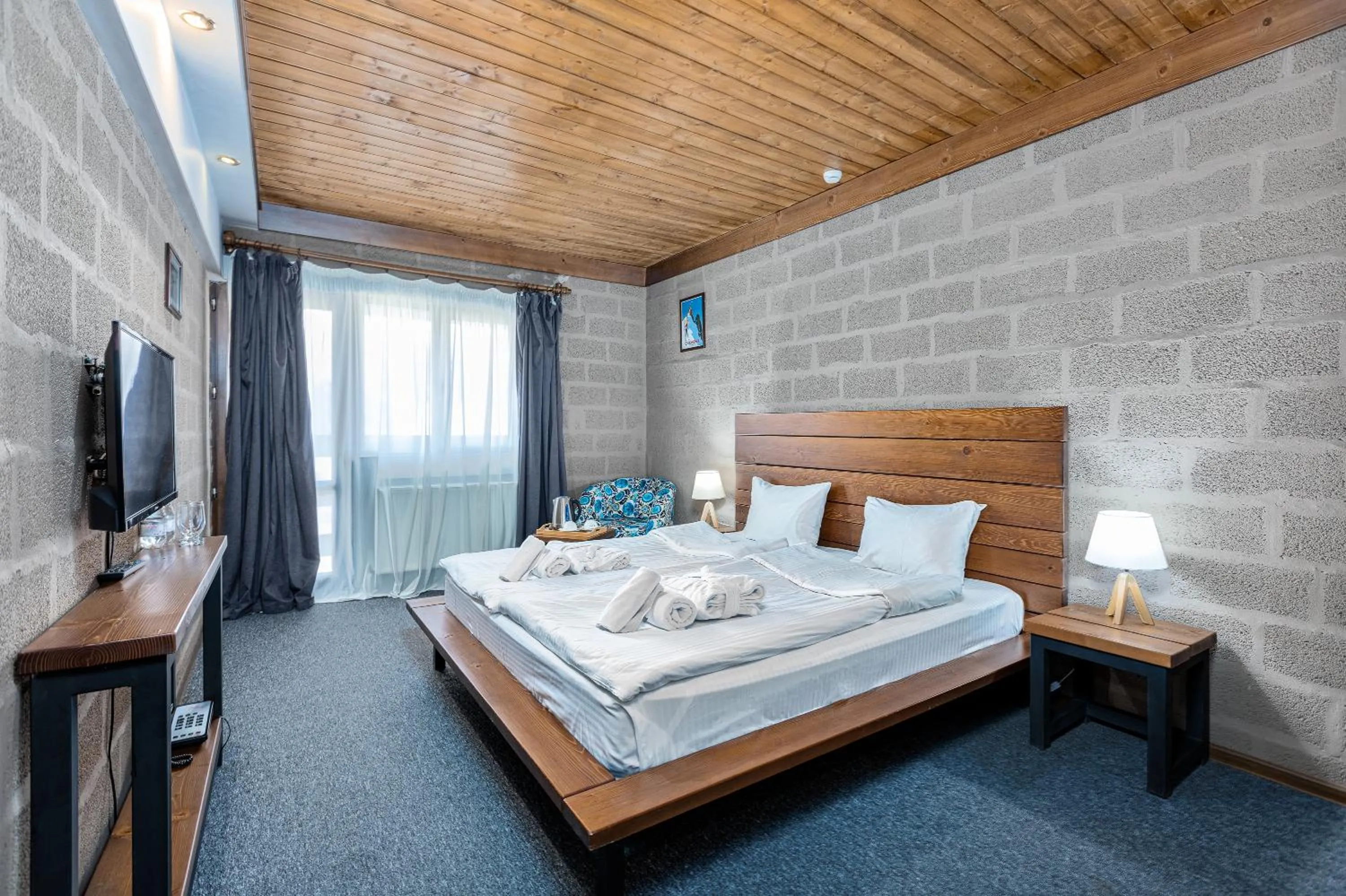 Bed in Alpine Lounge Boutique Hotel