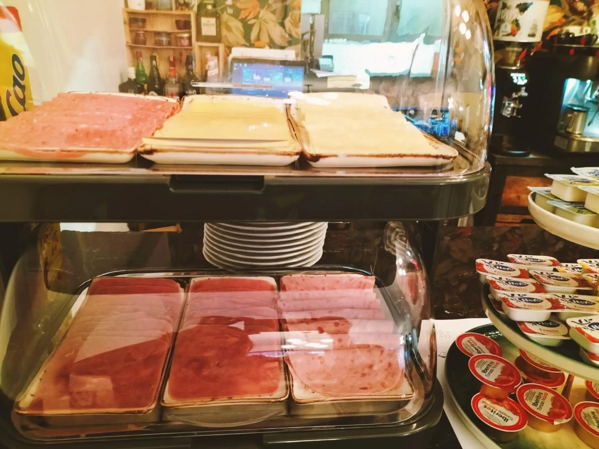 Breakfast in Amelia by gaiarooms