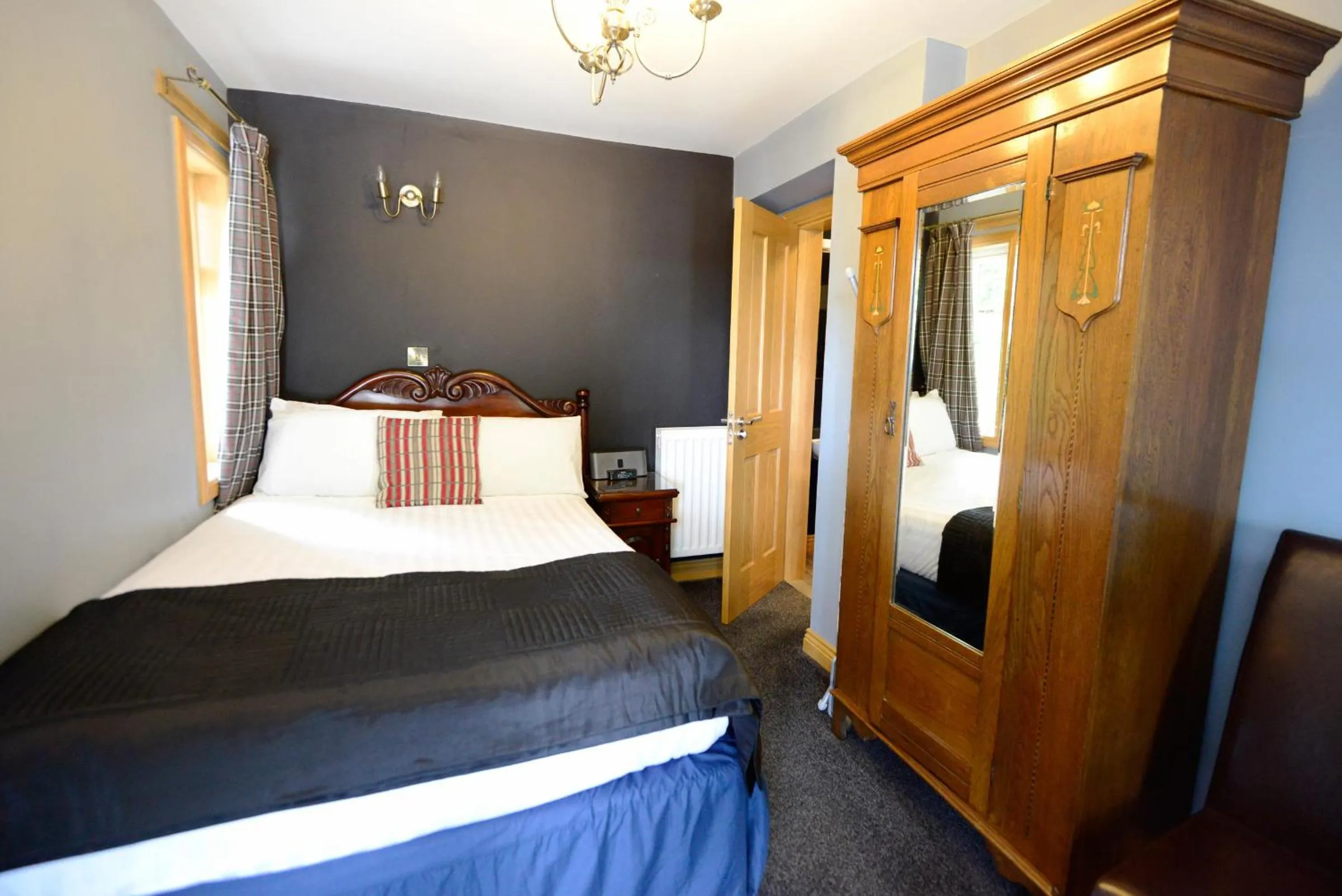 Bathroom, Bed in Rivendell