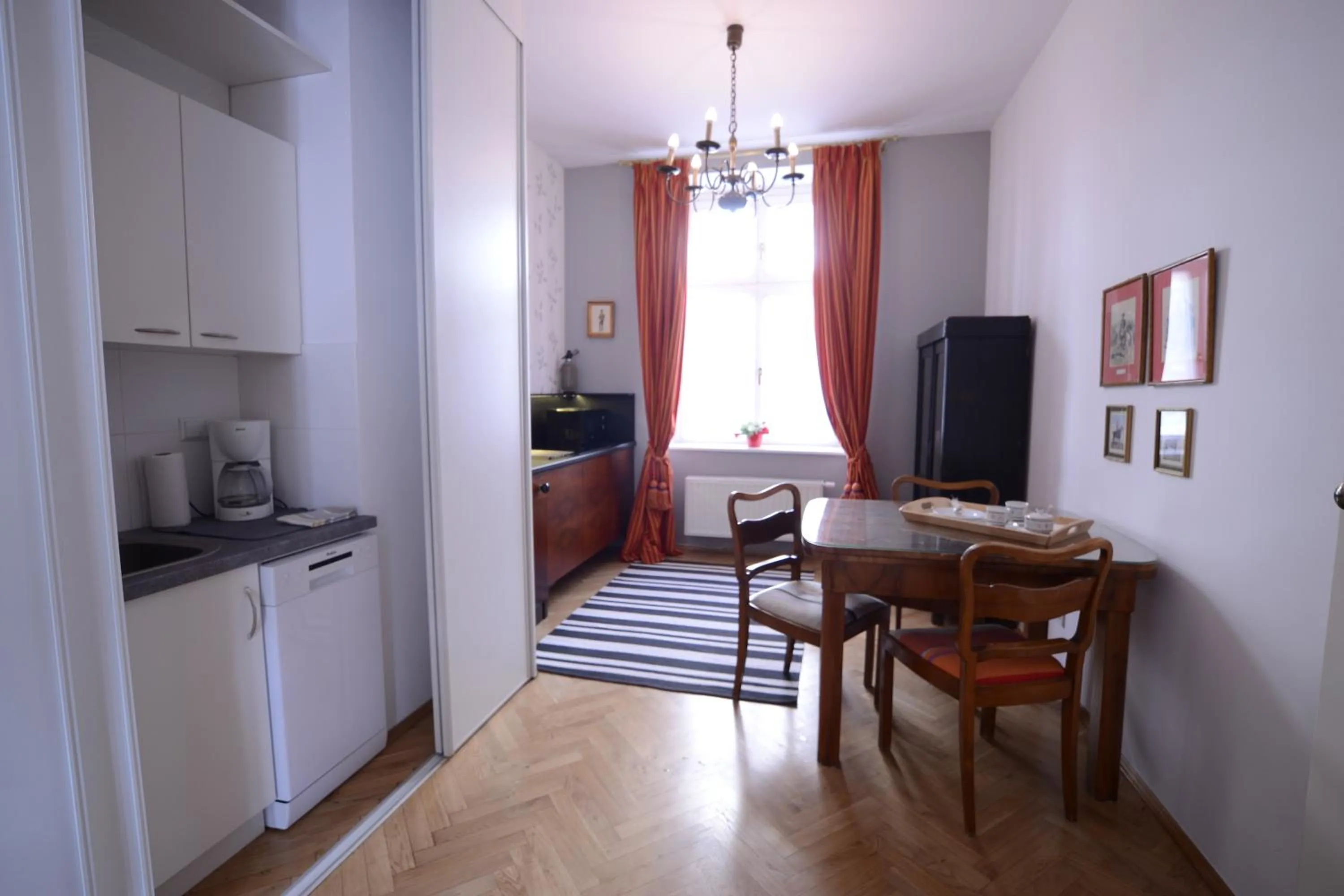 Kitchen or kitchenette in Crystal Suites Old Town