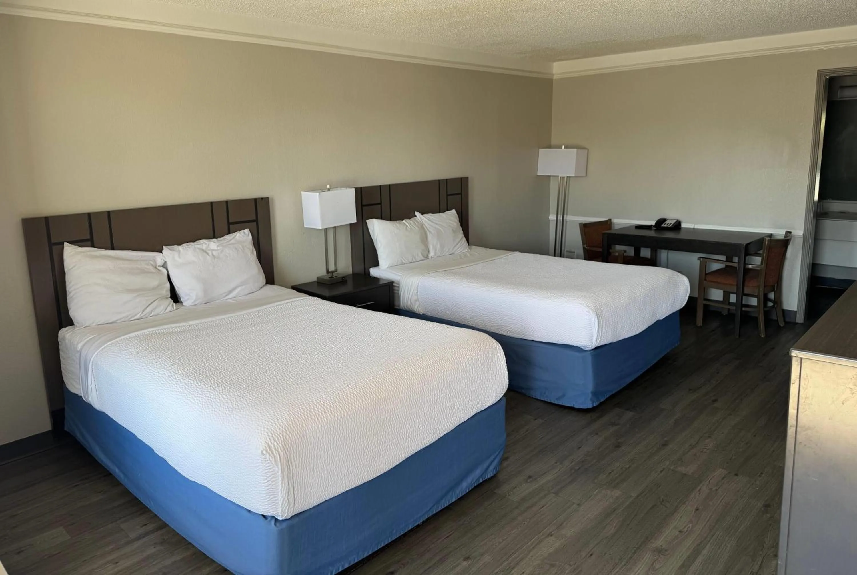 Bed in Days Inn by Wyndham Georgetown
