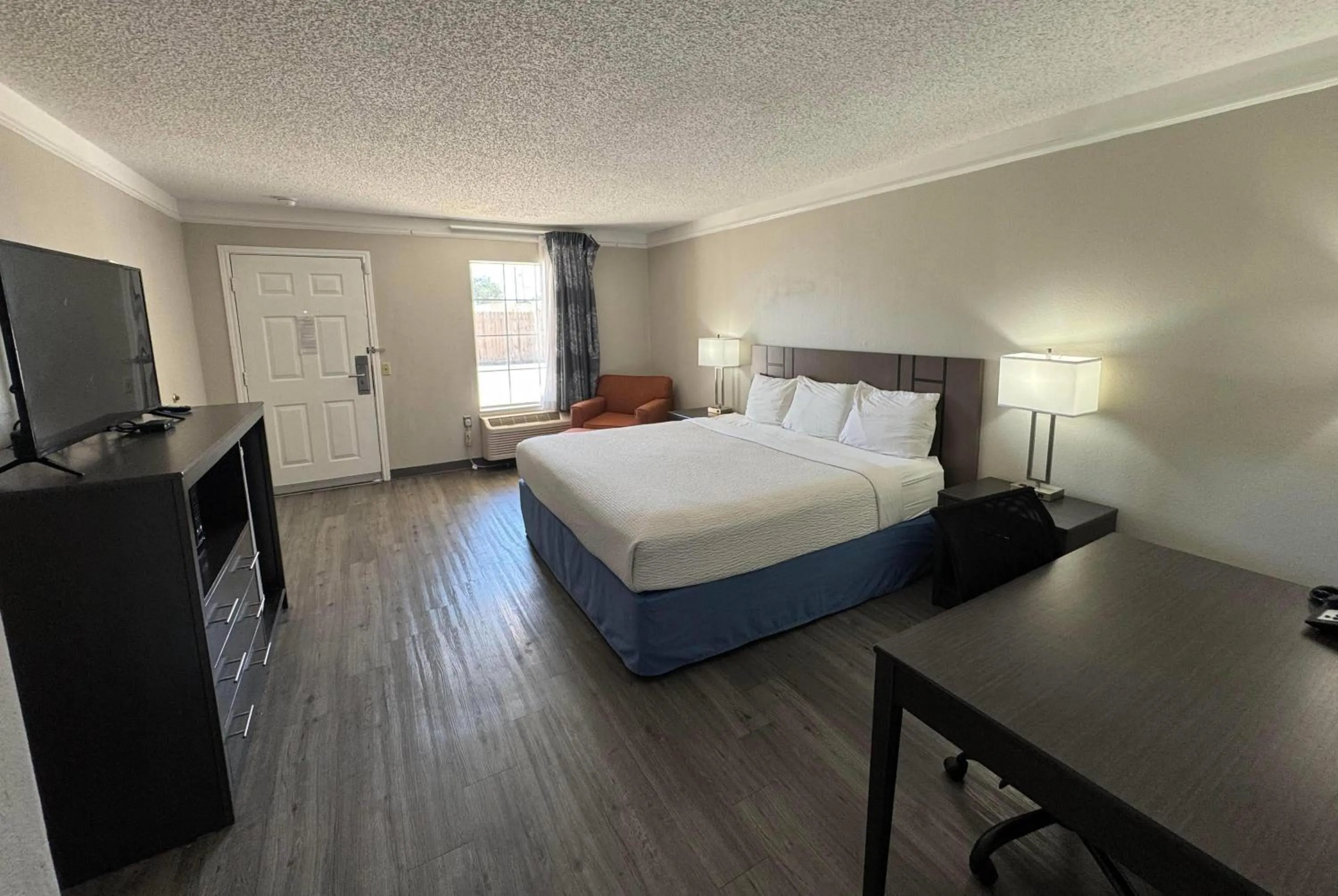 Bed in Days Inn by Wyndham Georgetown