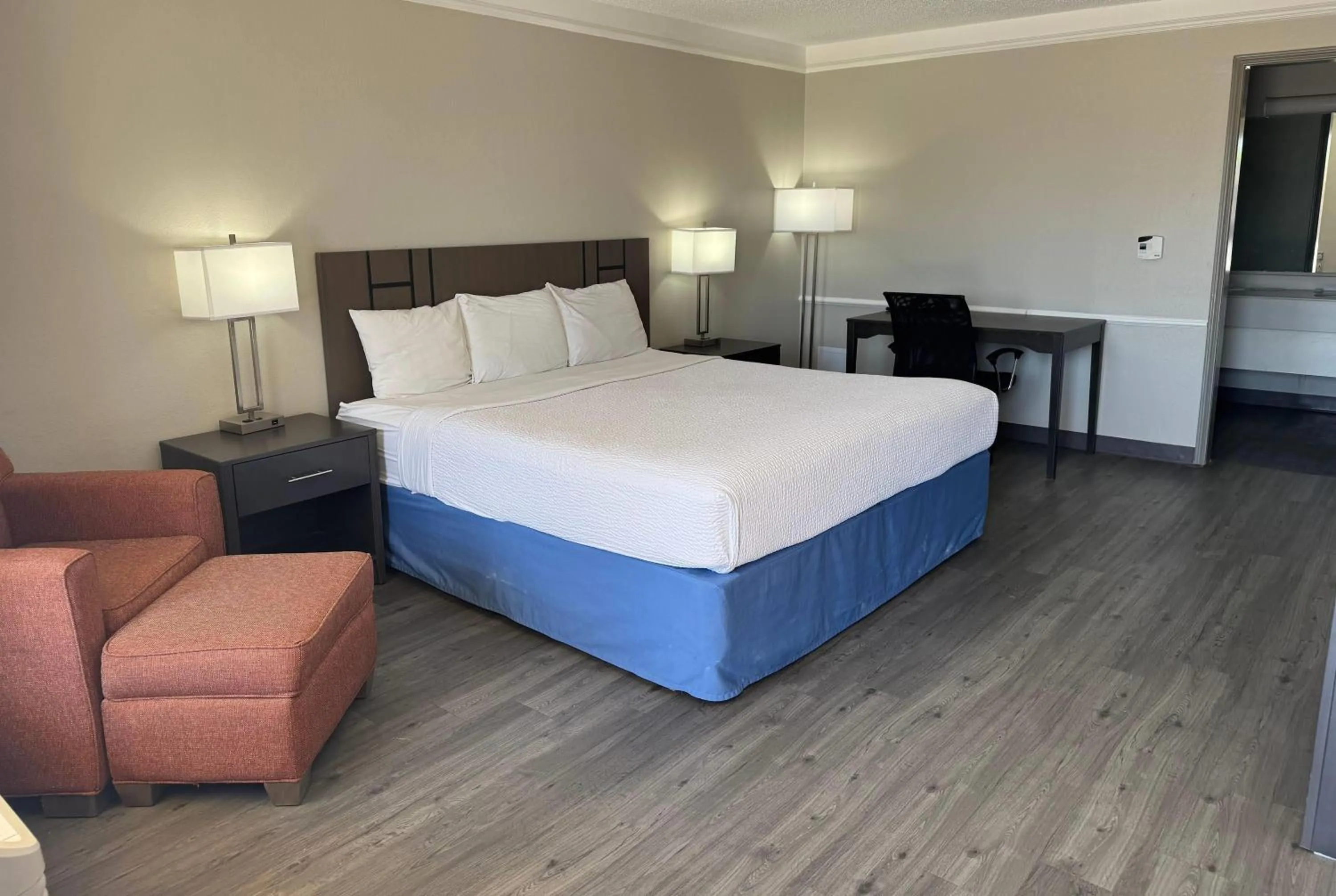 Bed in Days Inn by Wyndham Georgetown