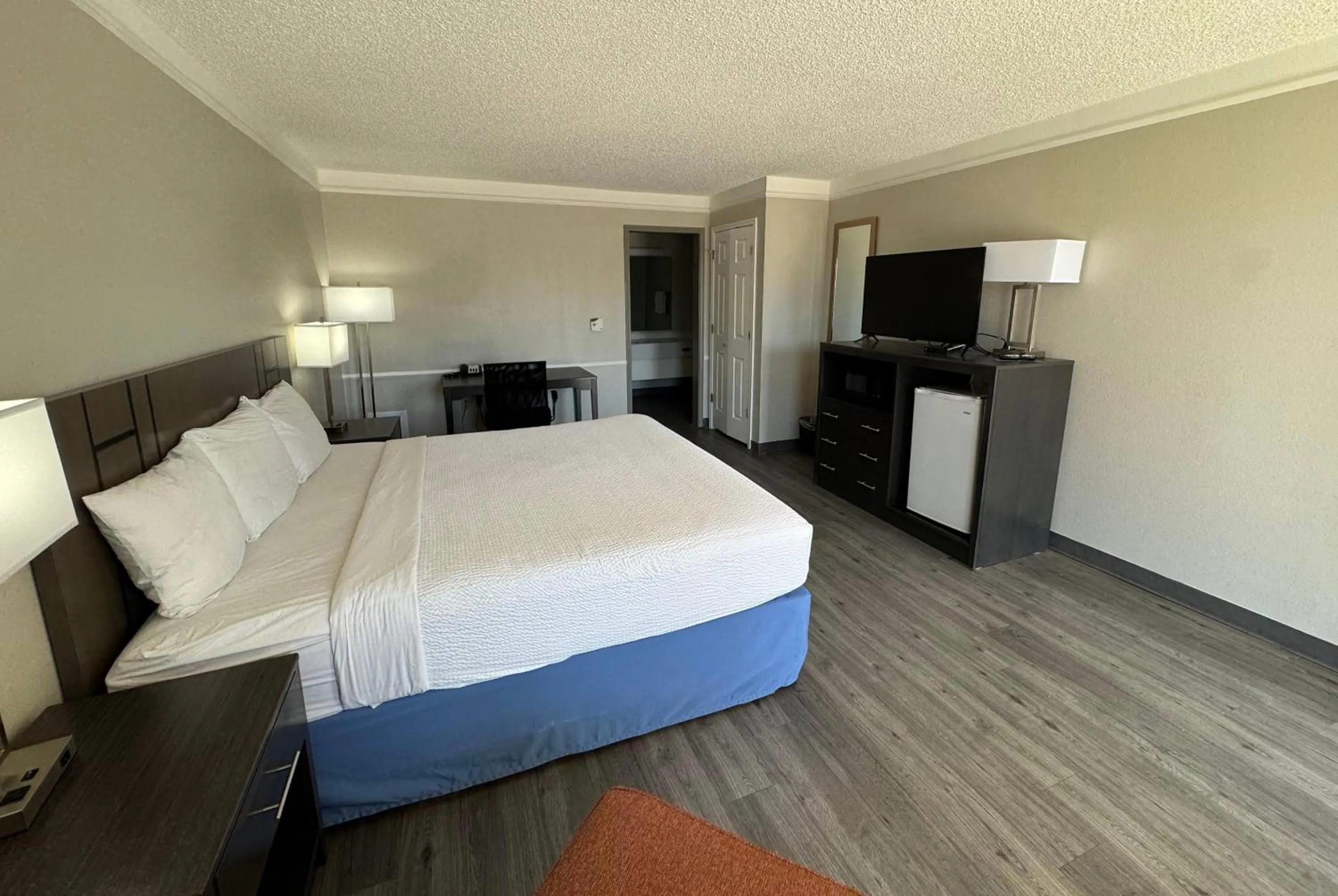 Bed in Days Inn by Wyndham Georgetown