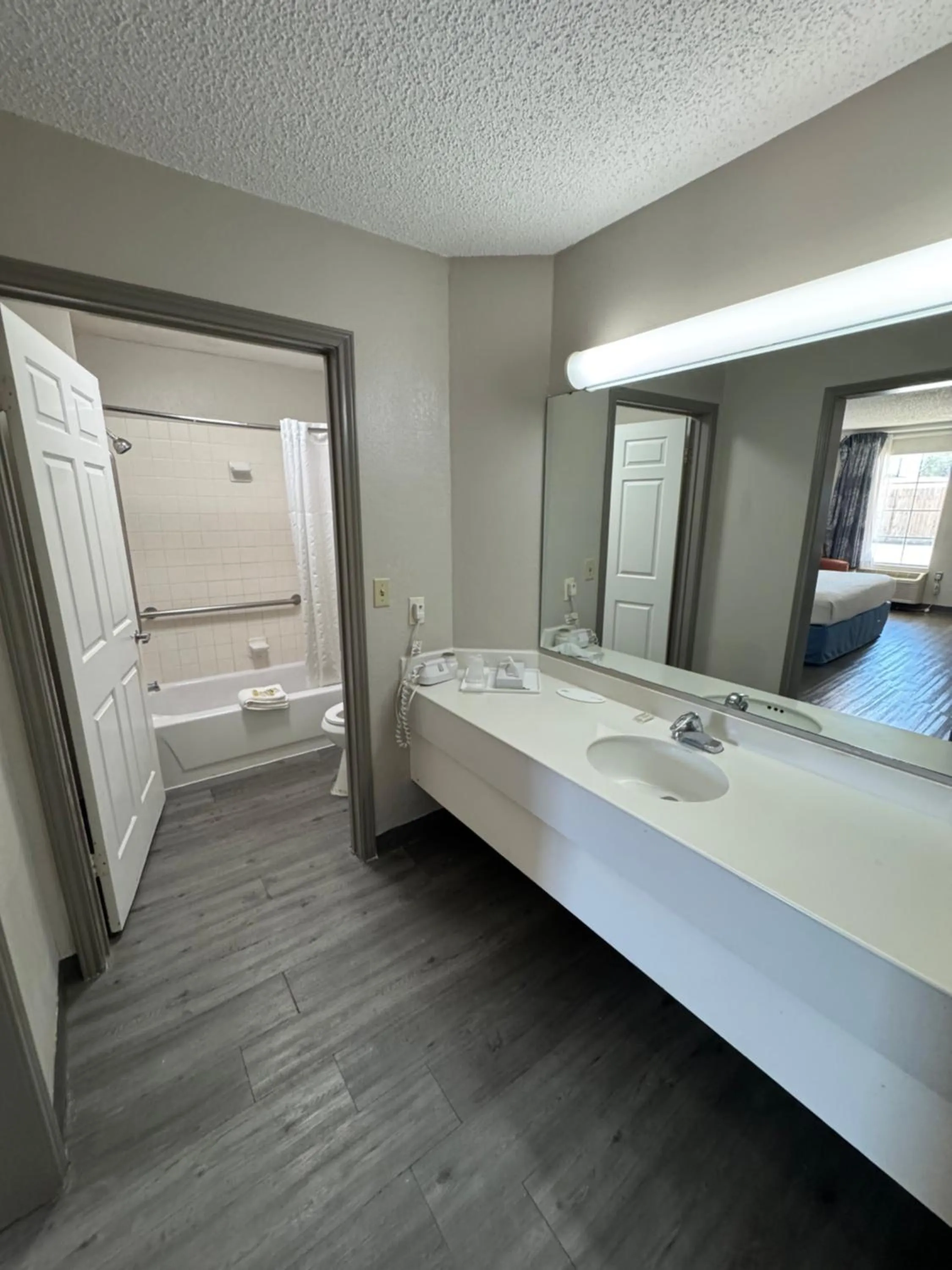 Bathroom, Bed in Days Inn by Wyndham Georgetown