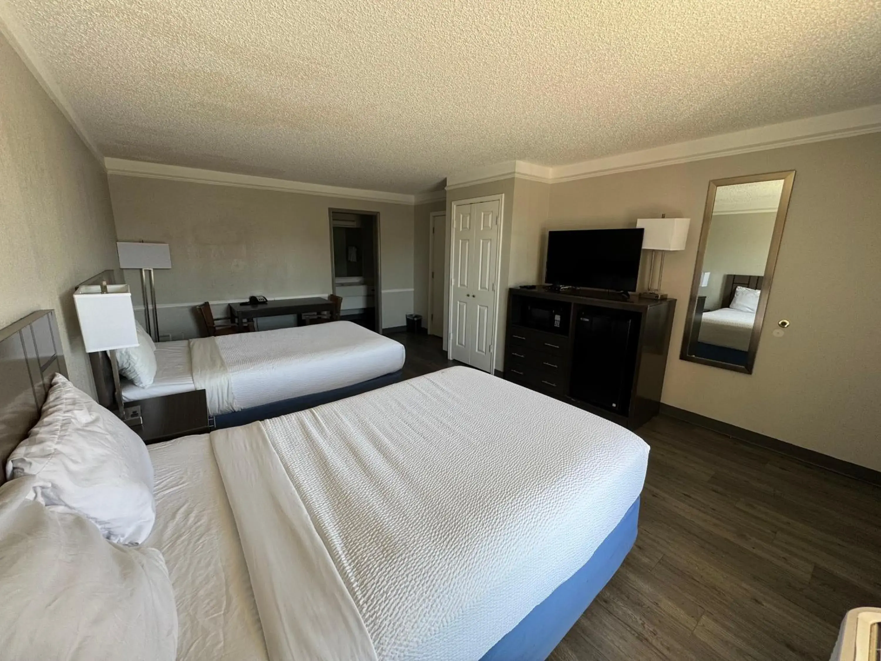 Double Room with Two Double Beds - Non-Smoking in Days Inn by Wyndham Georgetown Double Room with Two Double Beds - Non-Smoking in Days Inn by Wyndham Georgetown