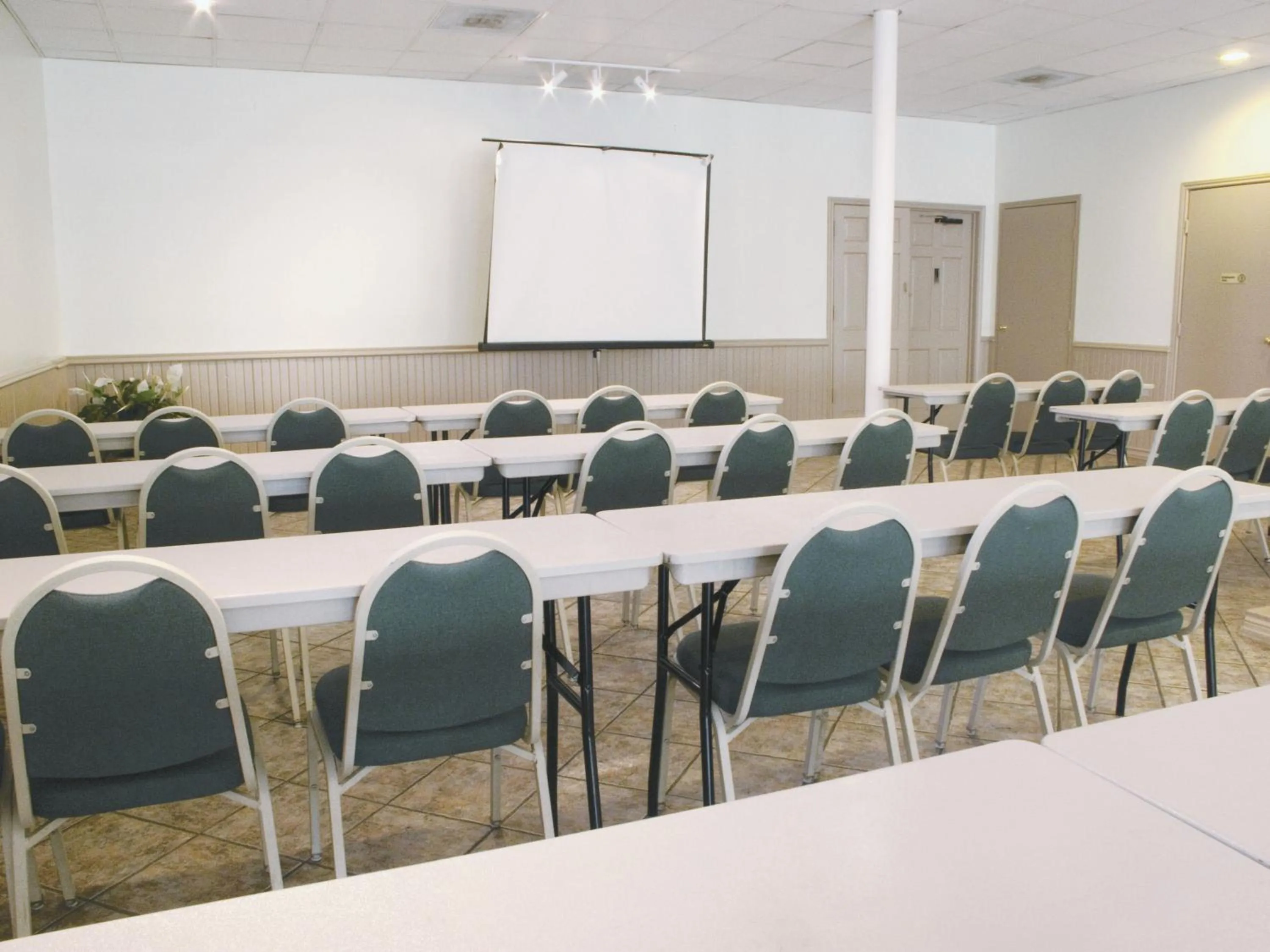 Meeting/conference room in Days Inn by Wyndham Georgetown