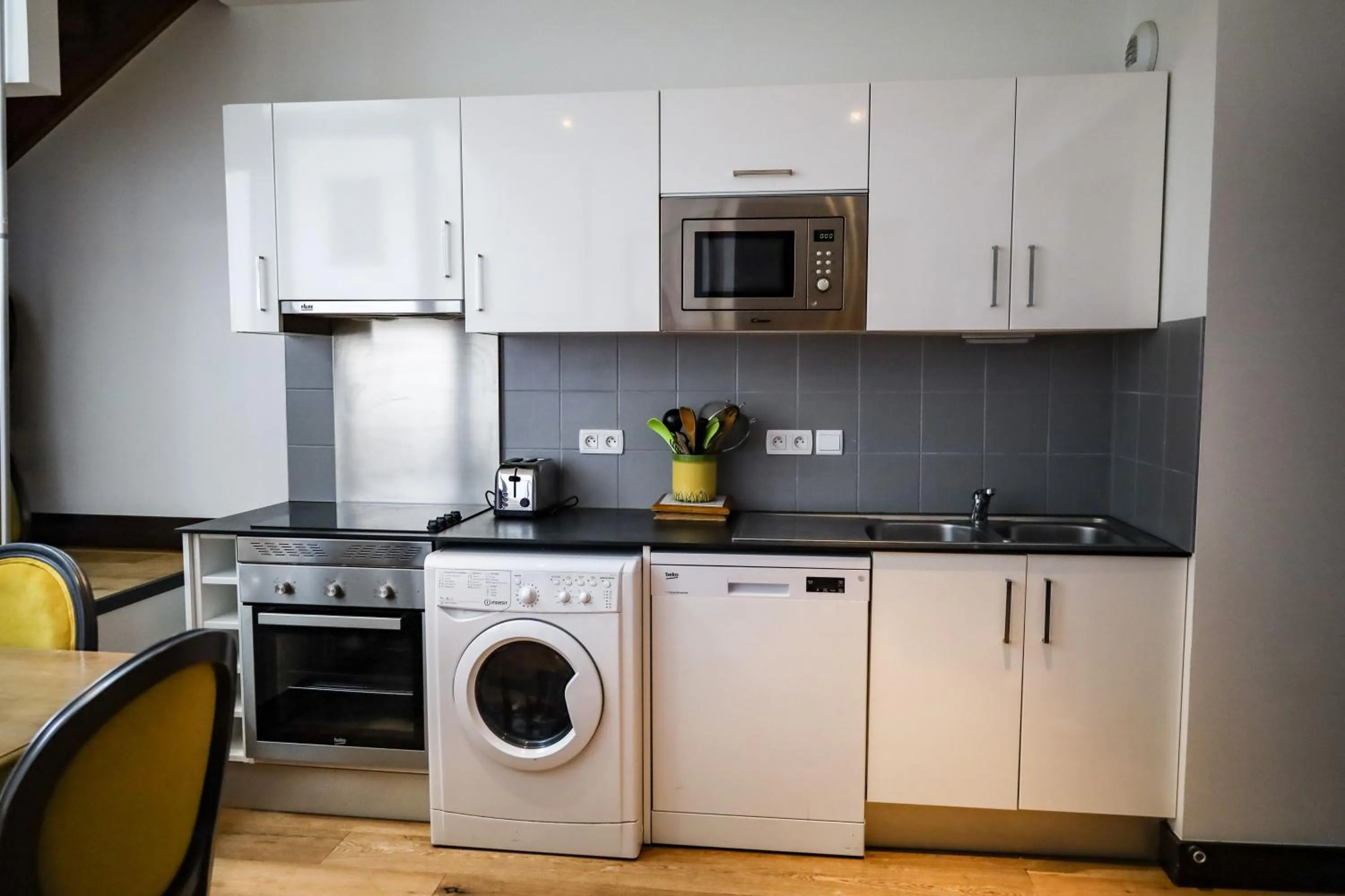 Kitchen or kitchenette in Résidence de l'Arsenal Royal - Meublés de Tourisme