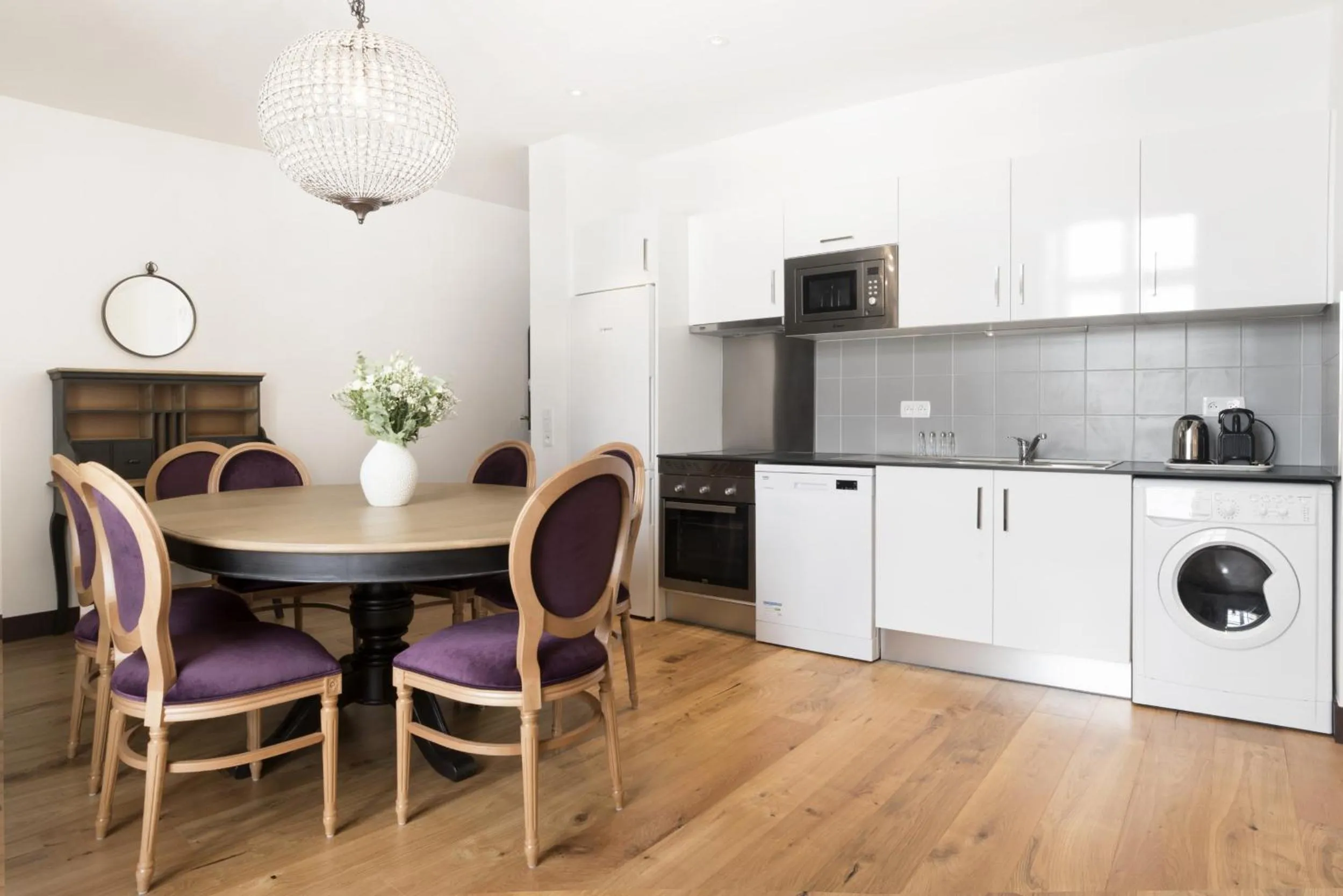 Kitchen or kitchenette in Résidence de l'Arsenal Royal - Meublés de Tourisme