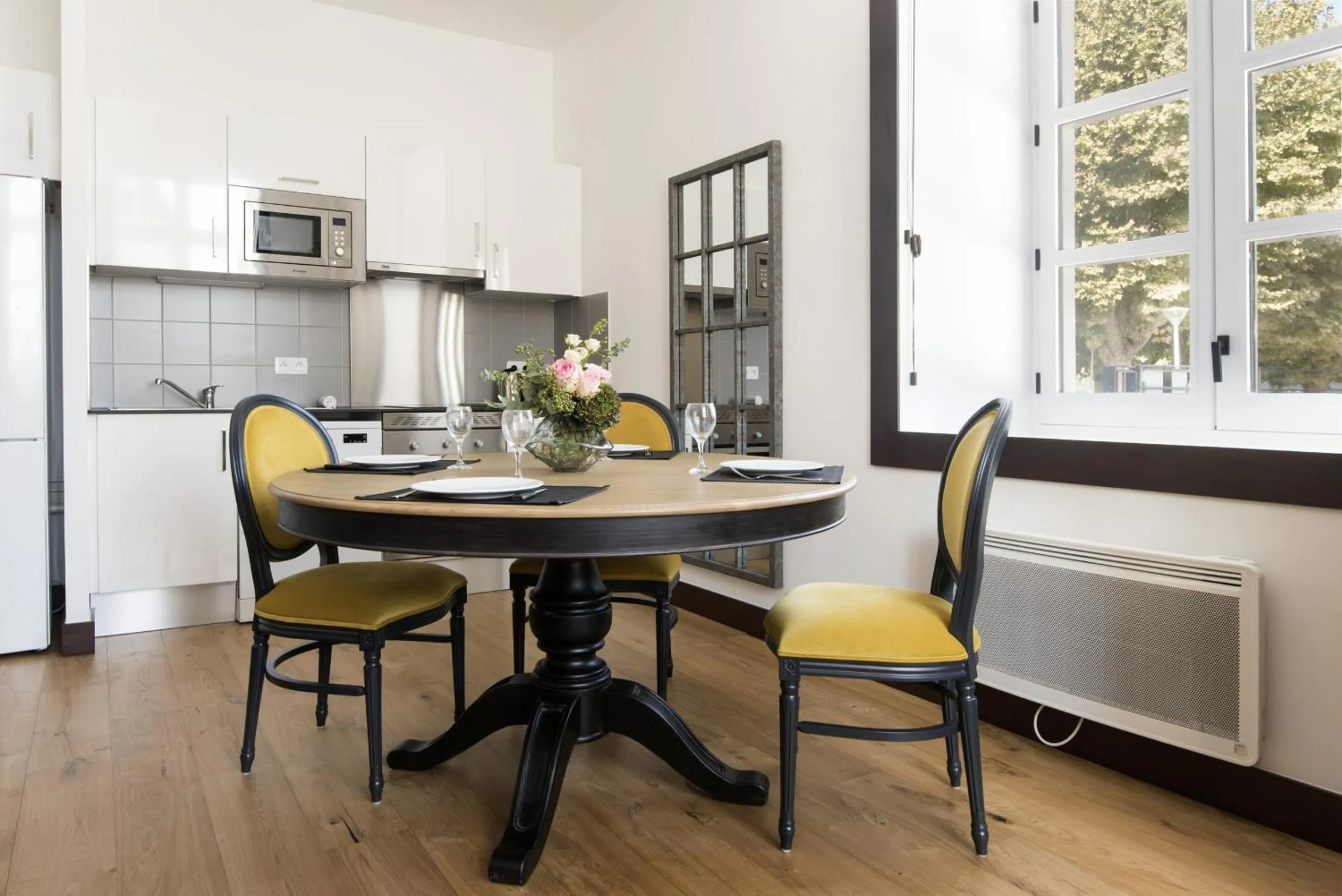 Dining area in Résidence de l'Arsenal Royal - Meublés de Tourisme