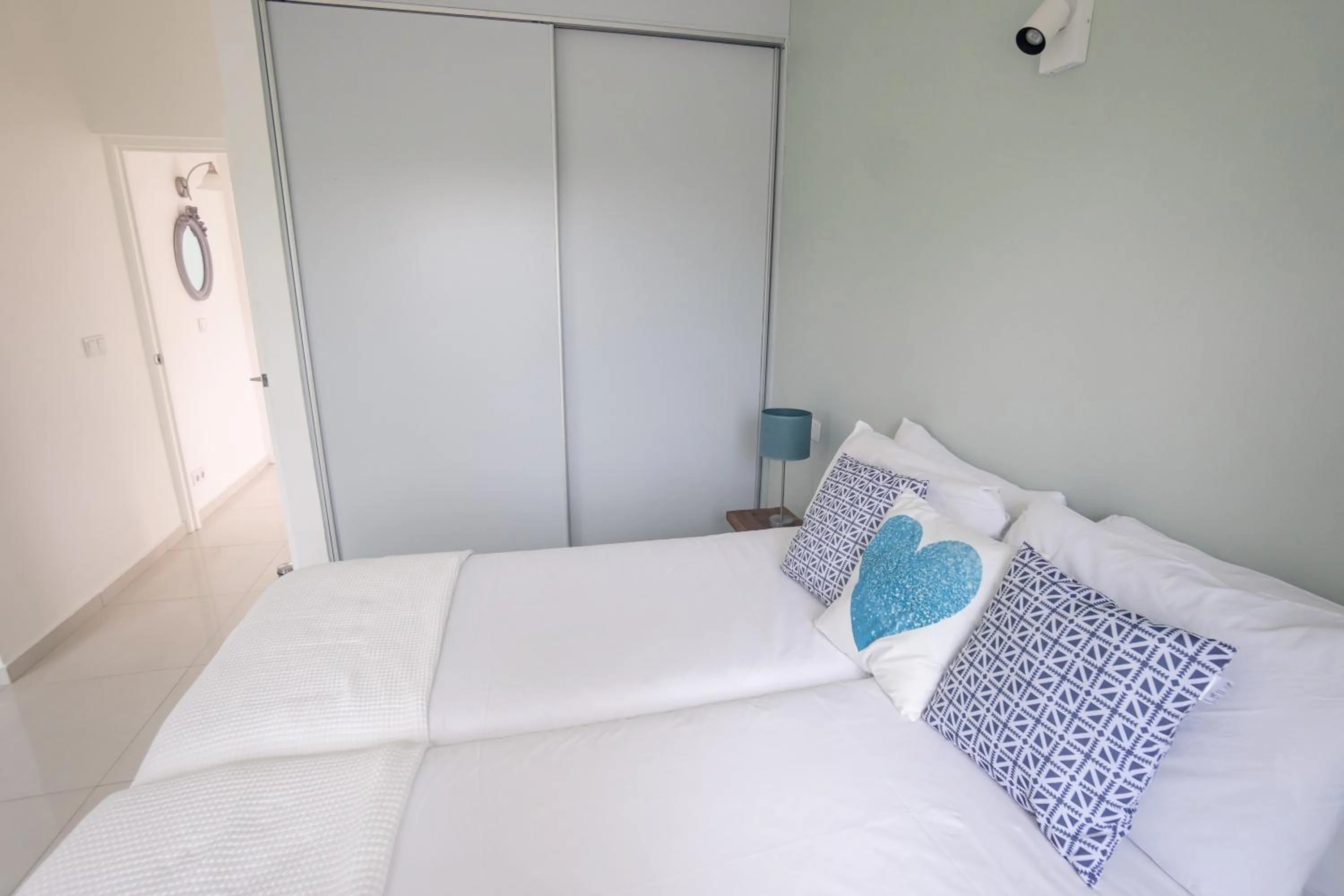 Bed in Piscadera Harbour Village