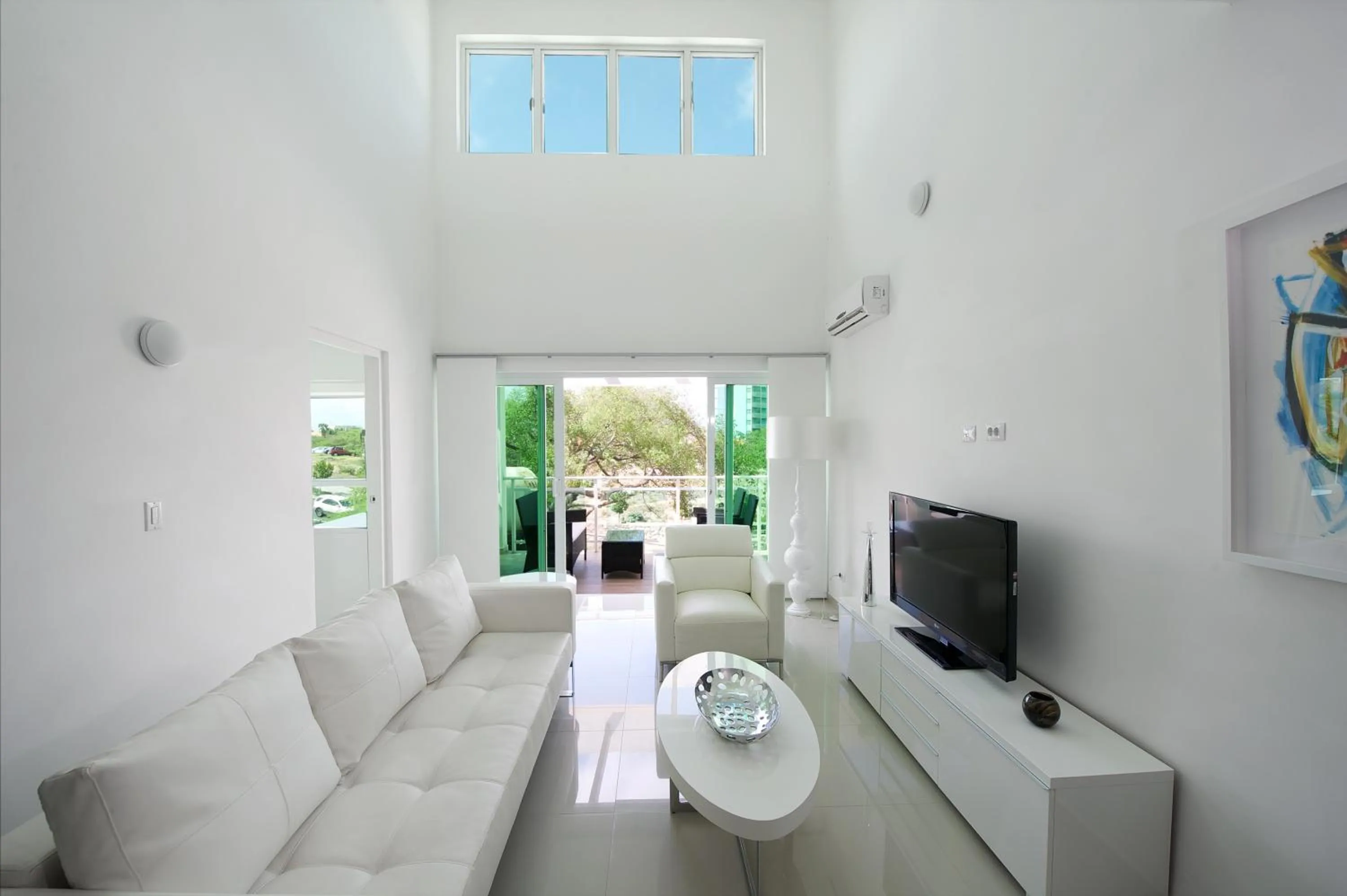 TV and multimedia in Piscadera Harbour Village