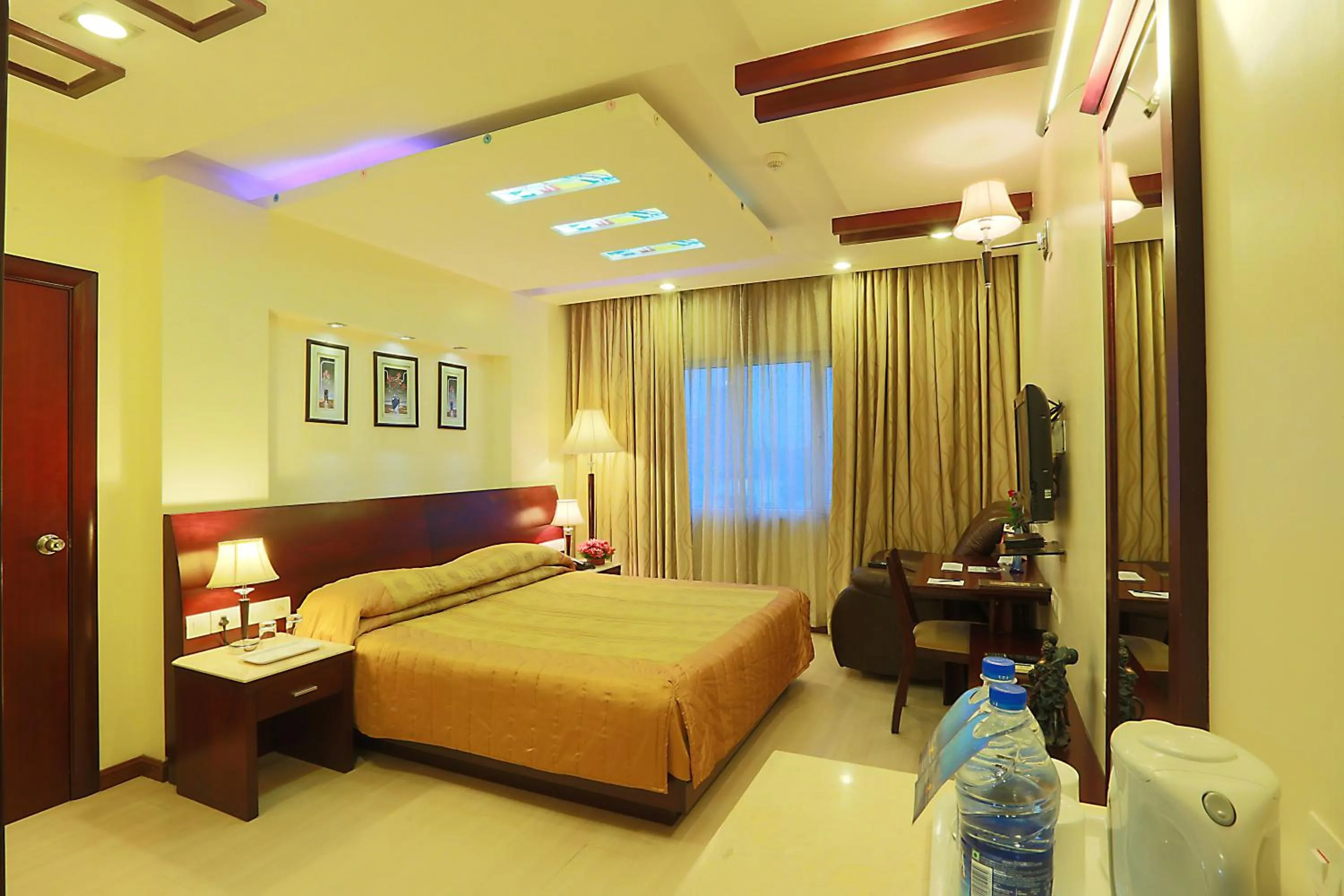 Photo of the whole room in Hotel Abhimaani Vasathi, Rajajinagar