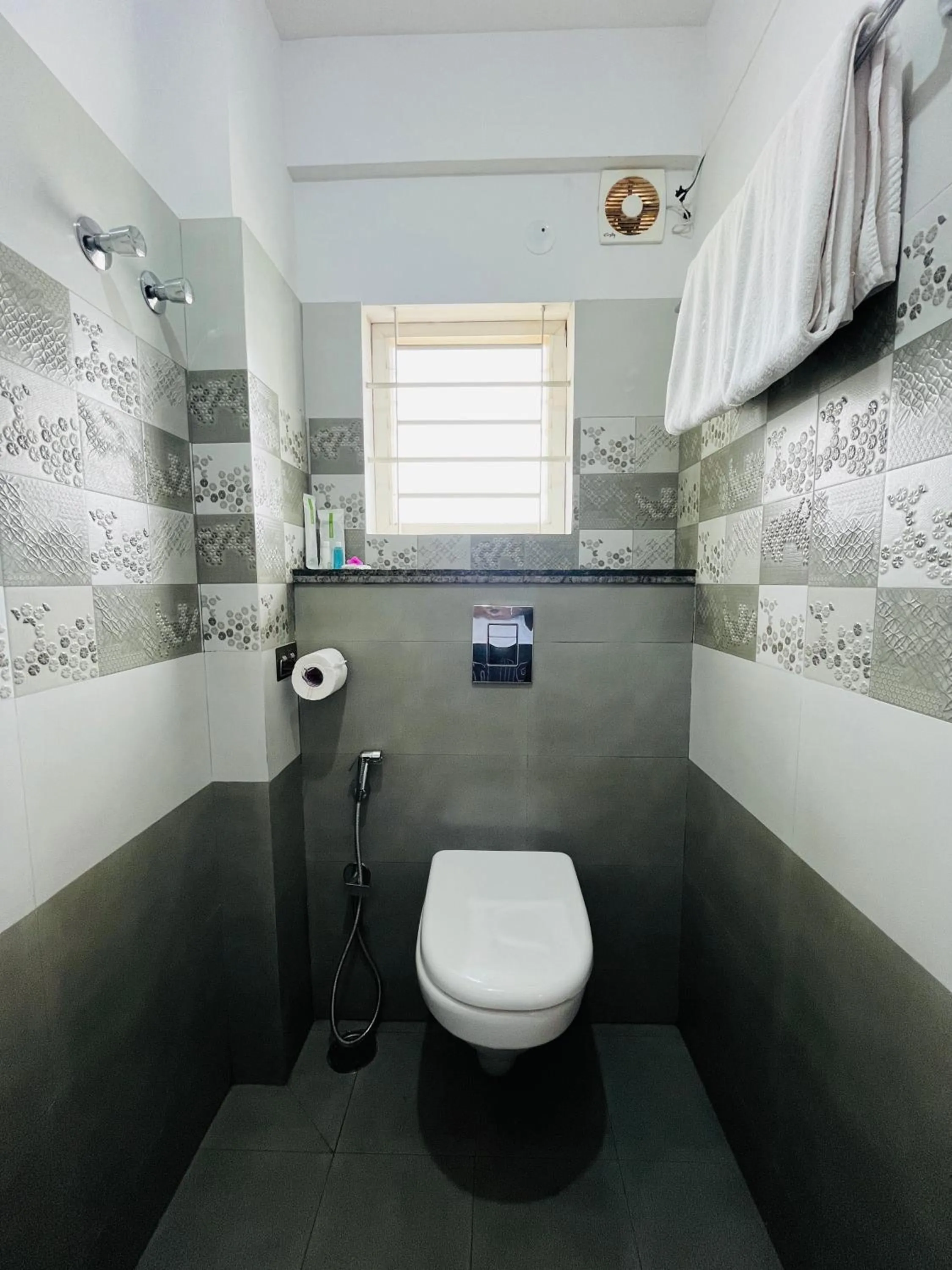 Toilet in Hotel Abhimaani Vasathi, Rajajinagar