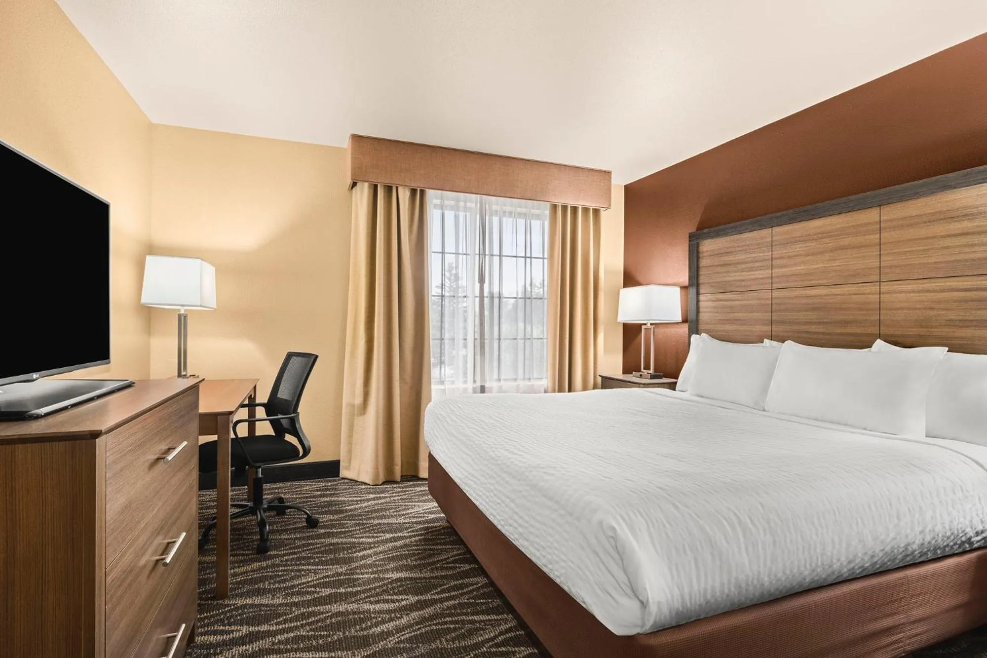 Bed in Bitterroot River Inn and Conference Center