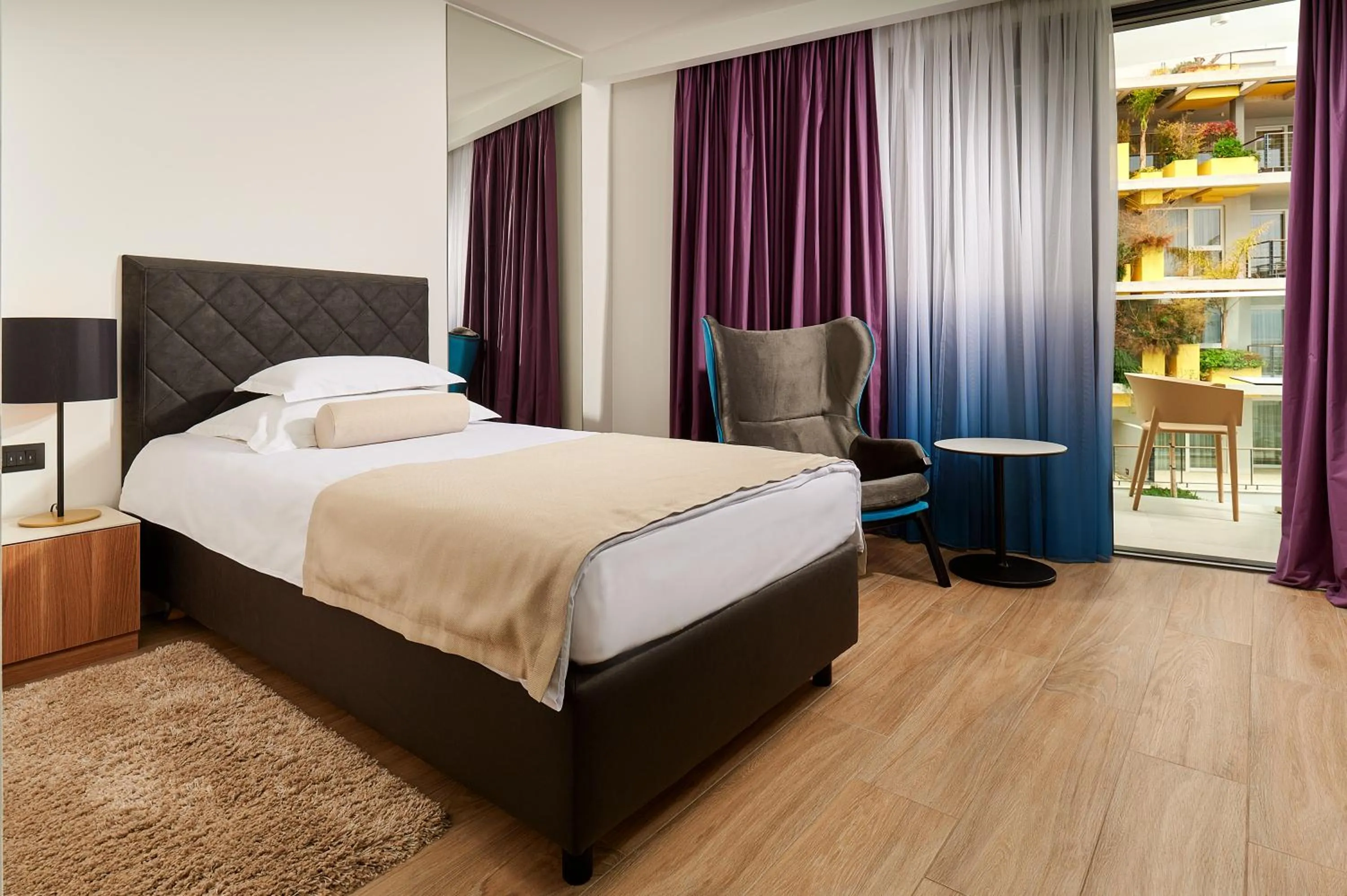 Bedroom, Bed in Amphora Hotel